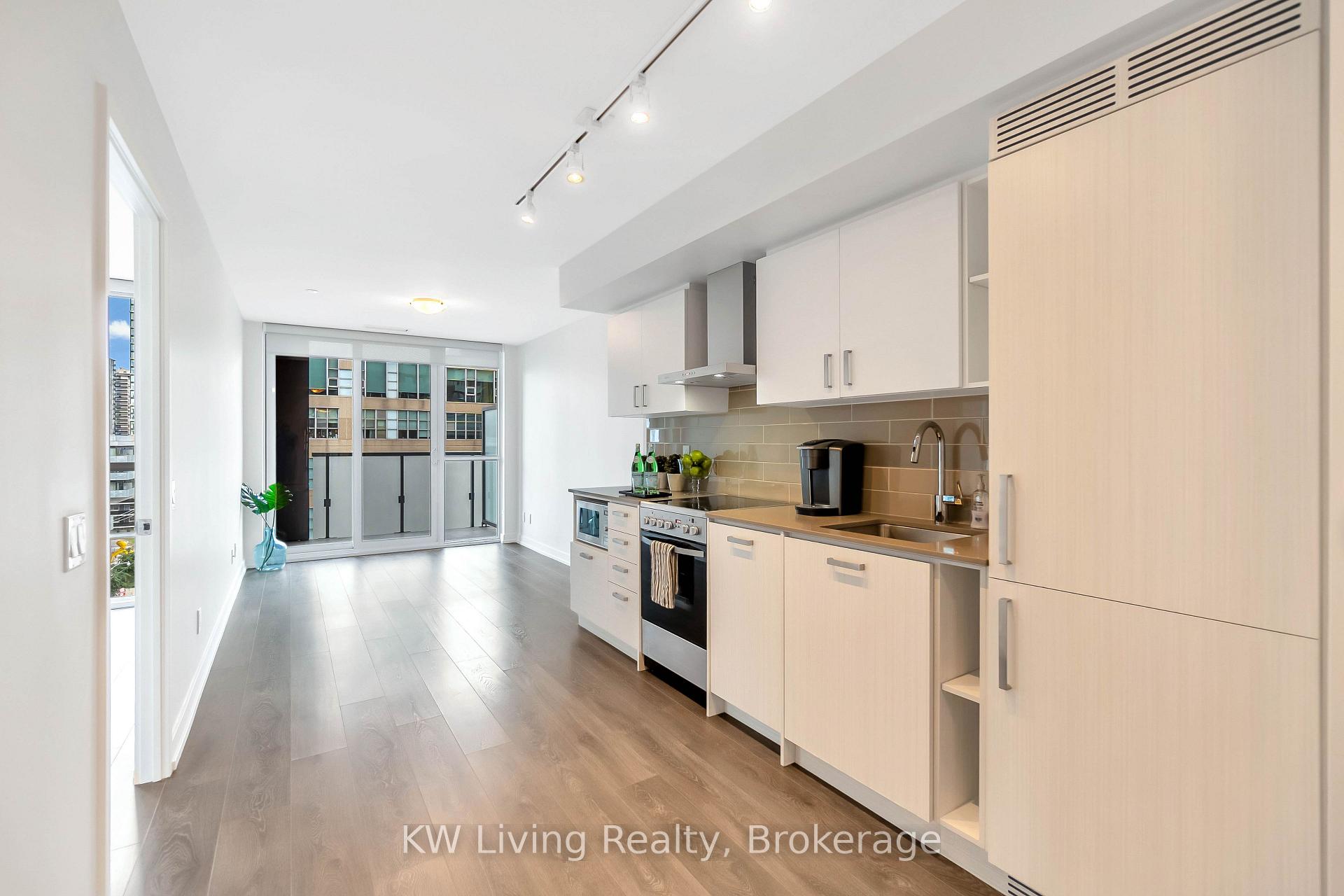 Photo 9 of Unit 709, 125 Redpath Avenue, Toronto, Mount Pleasant East — HOMEH