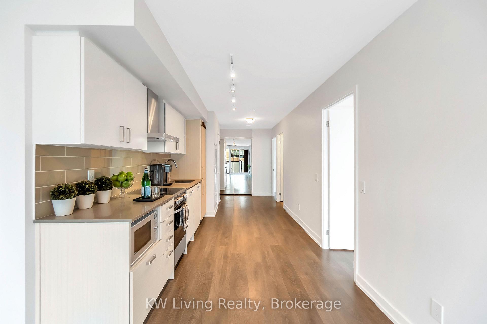 Photo 12 of Unit 709, 125 Redpath Avenue, Toronto, Mount Pleasant East — HOMEH