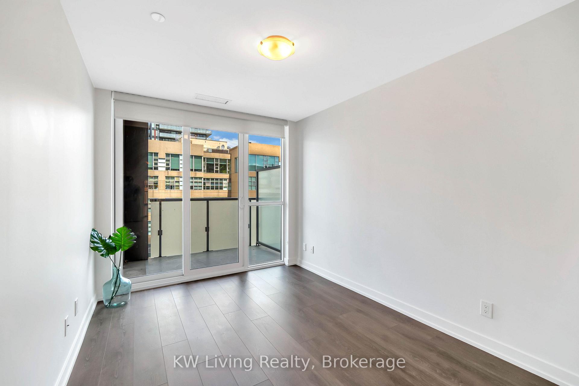 Photo 13 of Unit 709, 125 Redpath Avenue, Toronto, Mount Pleasant East — HOMEH