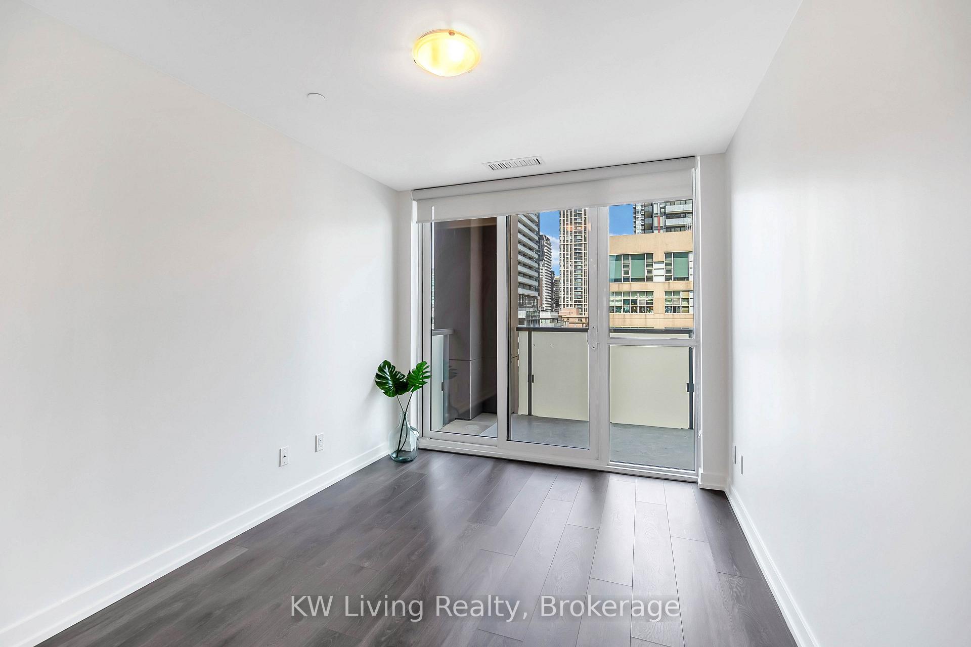 Photo 14 of Unit 709, 125 Redpath Avenue, Toronto, Mount Pleasant East — HOMEH
