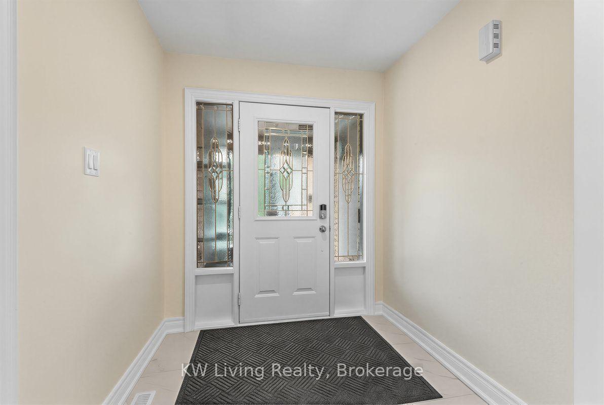 Photo 3 of 7570 Kipling Avenue, Vaughan, West Woodbridge — HOMEH
