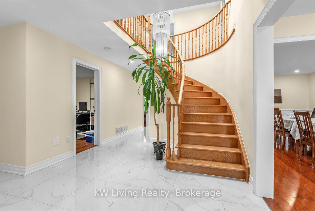 Photo 4 of 7570 Kipling Avenue, Vaughan, West Woodbridge — HOMEH