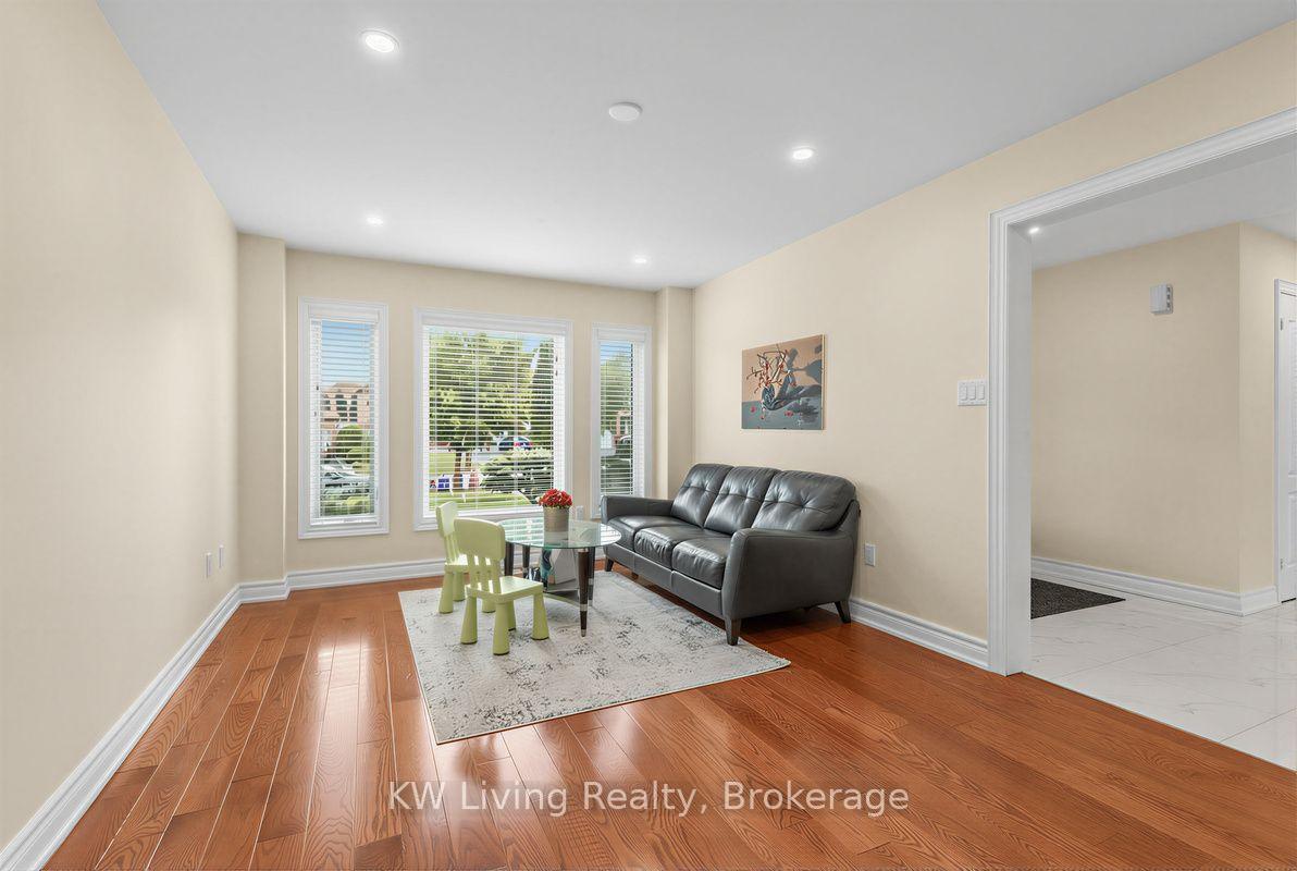 Photo 5 of 7570 Kipling Avenue, Vaughan, West Woodbridge — HOMEH