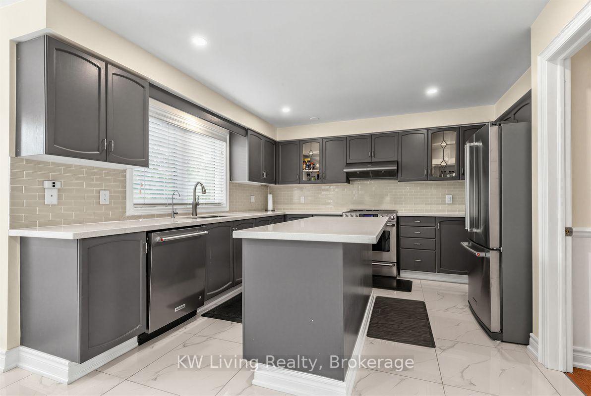 Photo 9 of 7570 Kipling Avenue, Vaughan, West Woodbridge — HOMEH