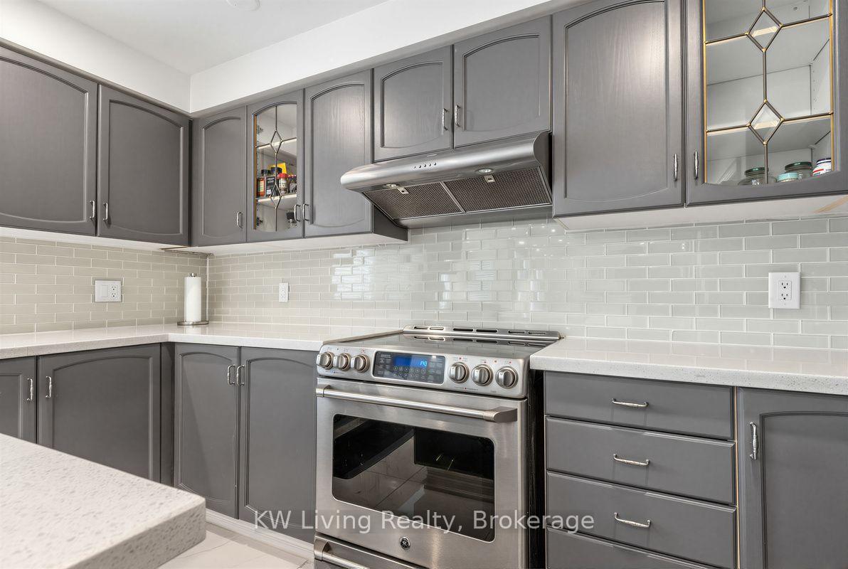 Photo 11 of 7570 Kipling Avenue, Vaughan, West Woodbridge — HOMEH