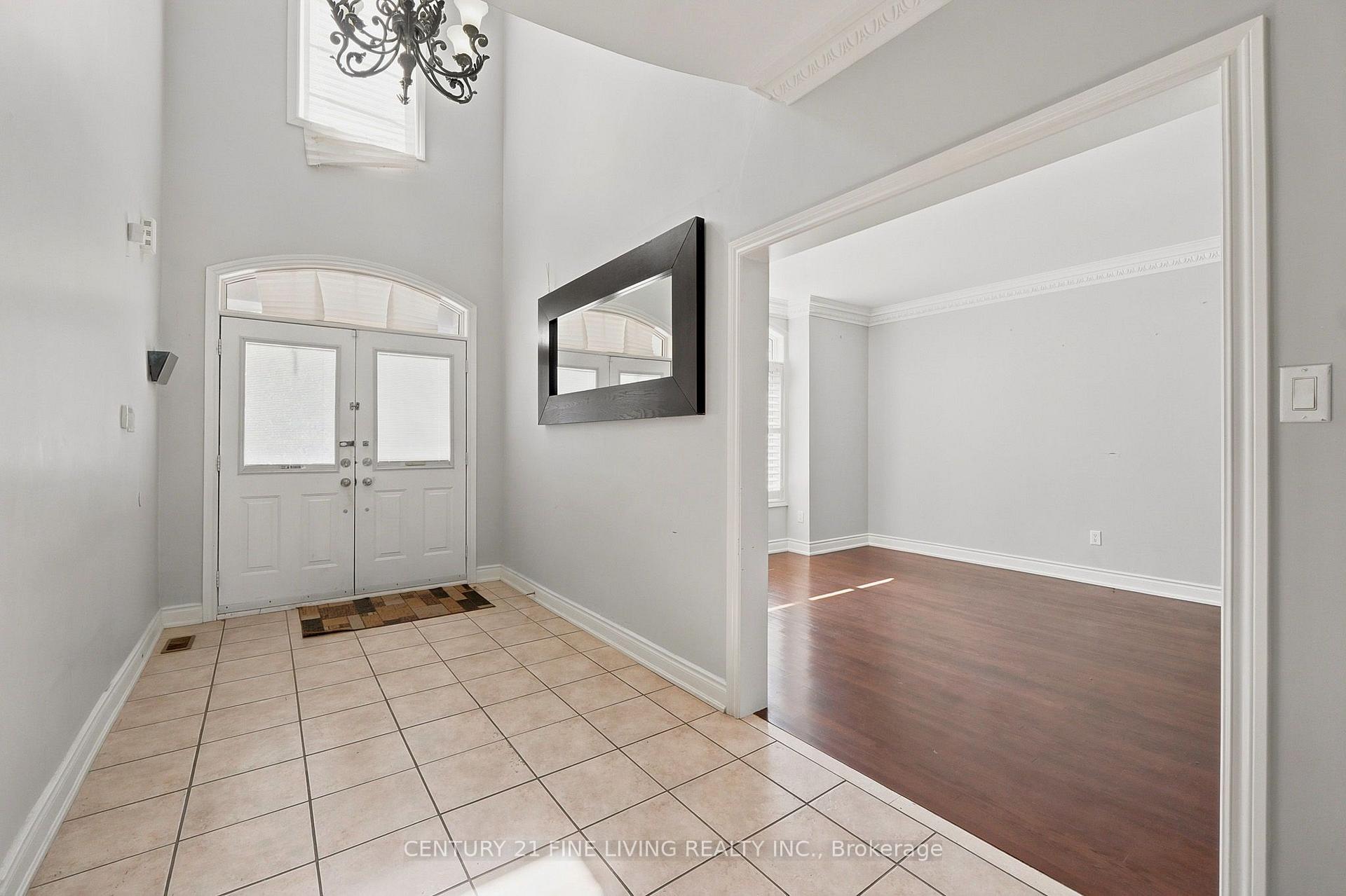 Photo 4 of 38 Eiffel Boulevard, Brampton, Vales of Castlemore — HOMEH