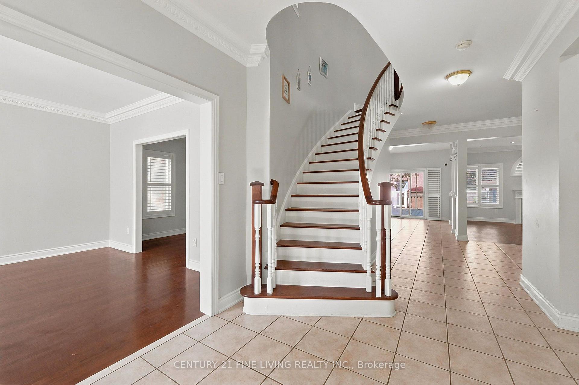 Photo 5 of 38 Eiffel Boulevard, Brampton, Vales of Castlemore — HOMEH