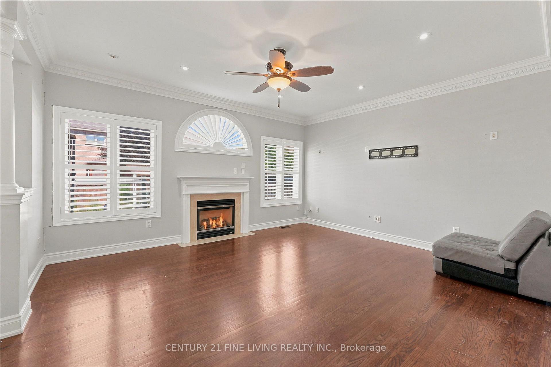 Photo 9 of 38 Eiffel Boulevard, Brampton, Vales of Castlemore — HOMEH