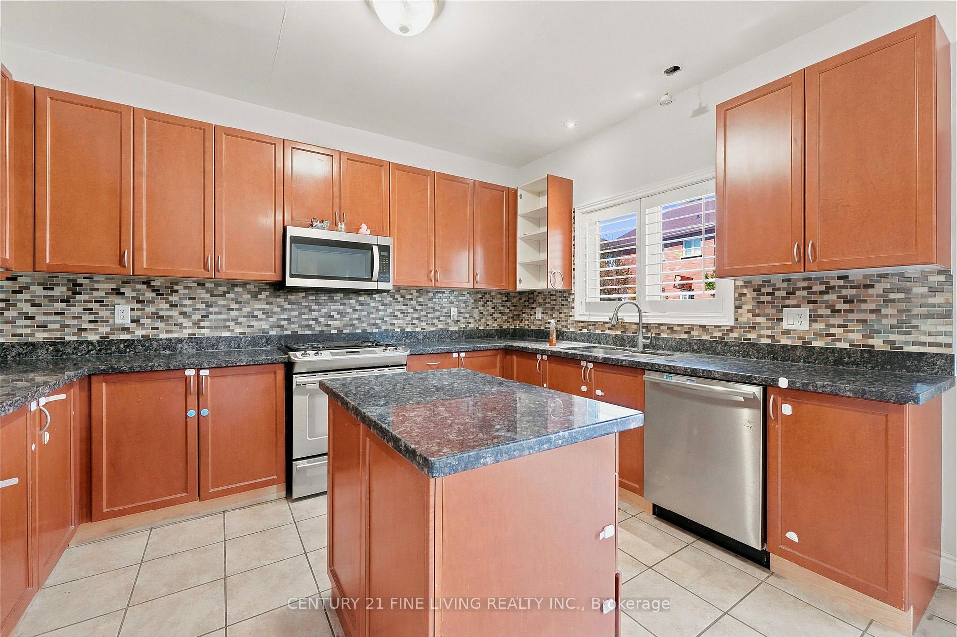 Photo 13 of 38 Eiffel Boulevard, Brampton, Vales of Castlemore — HOMEH