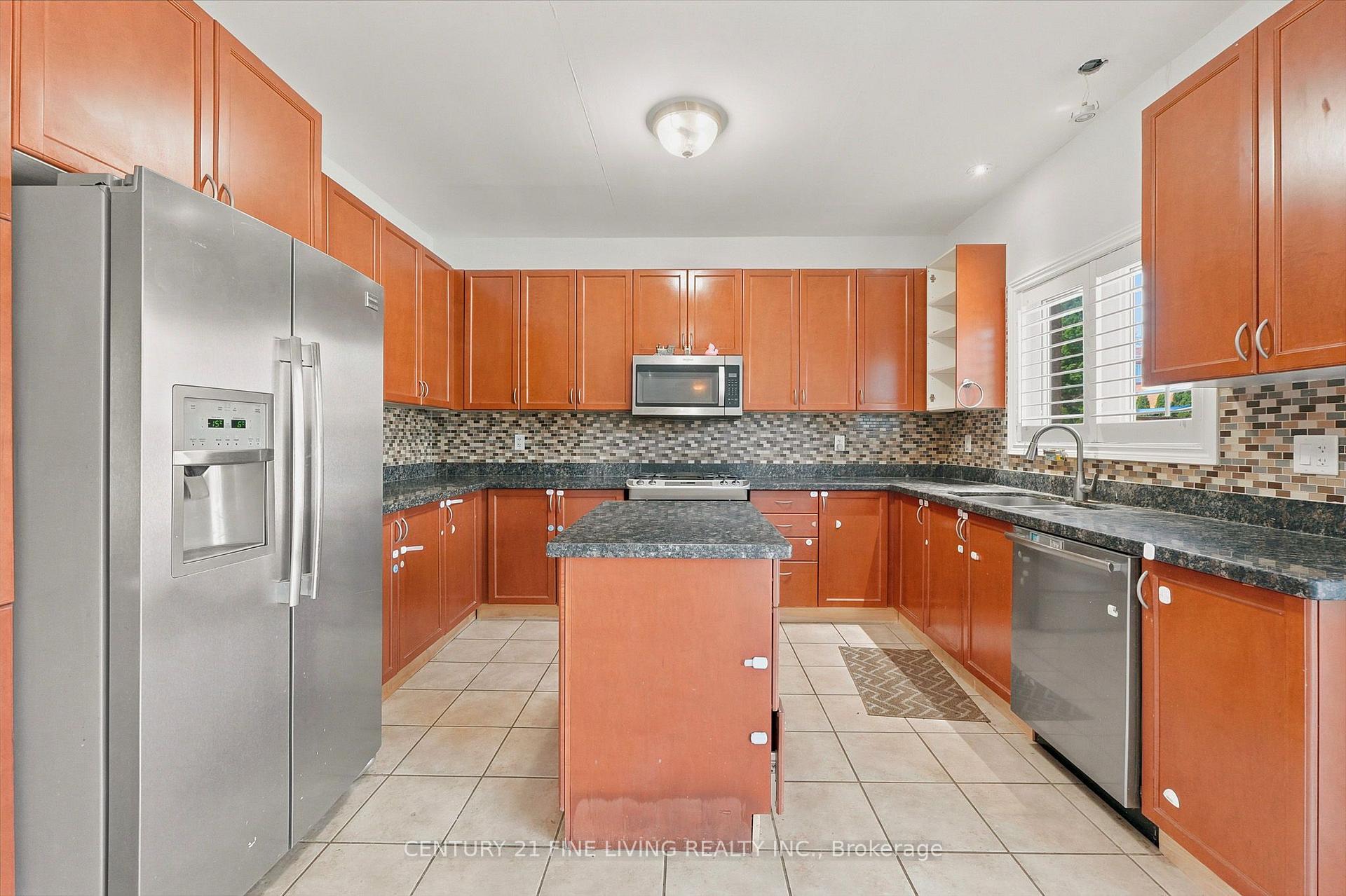 Photo 14 of 38 Eiffel Boulevard, Brampton, Vales of Castlemore — HOMEH