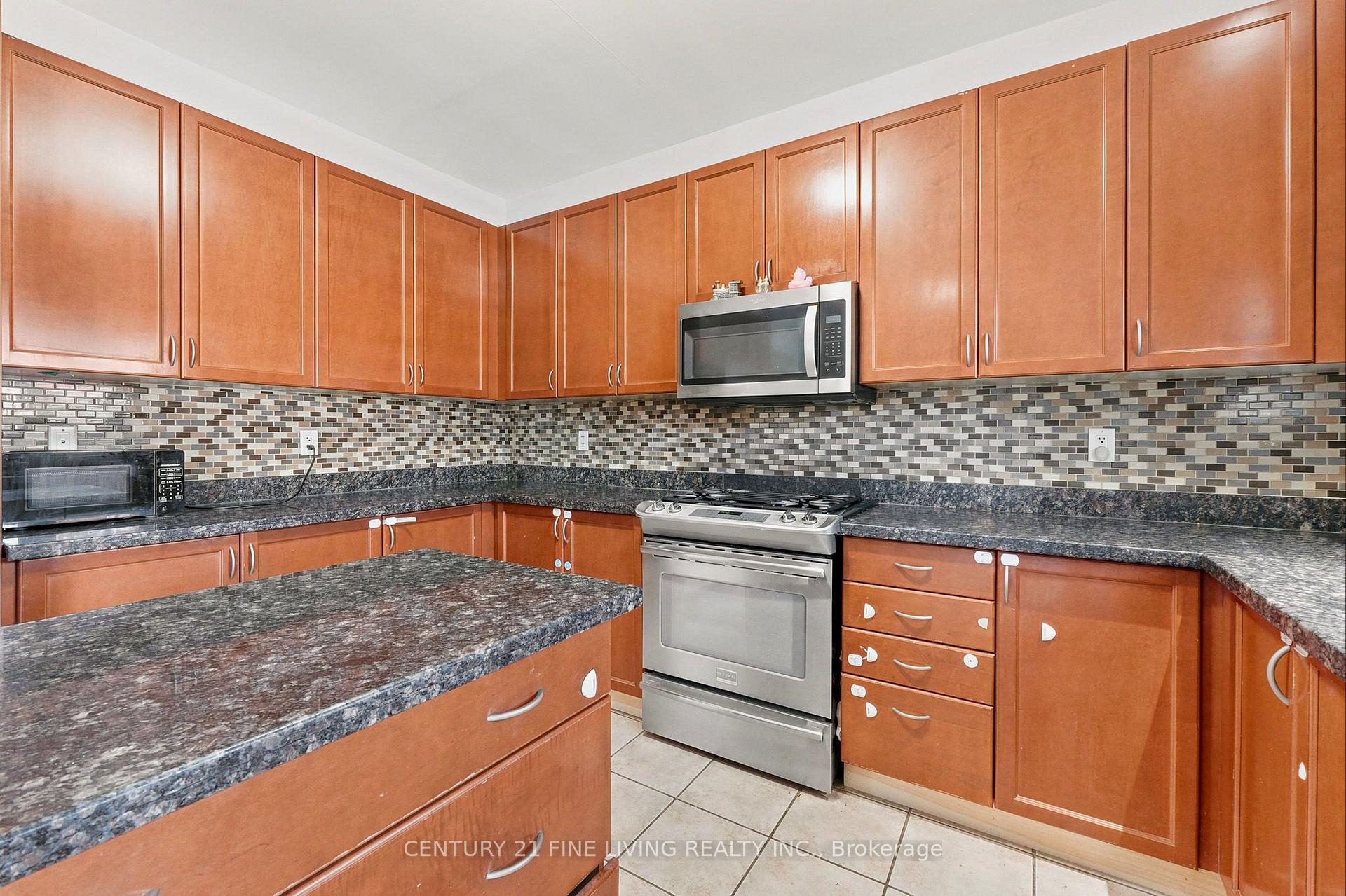 Photo 15 of 38 Eiffel Boulevard, Brampton, Vales of Castlemore — HOMEH