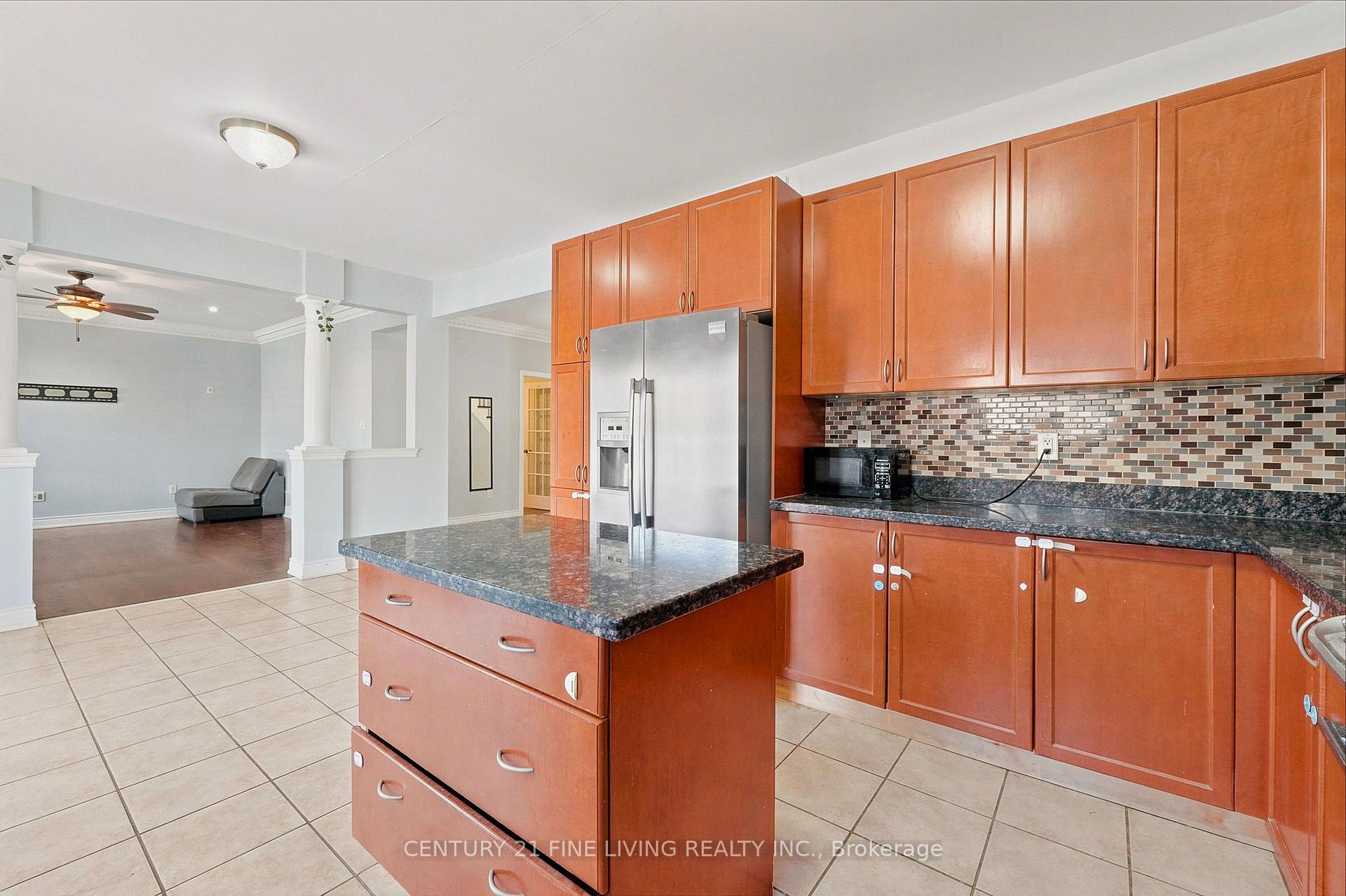 Photo 16 of 38 Eiffel Boulevard, Brampton, Vales of Castlemore — HOMEH