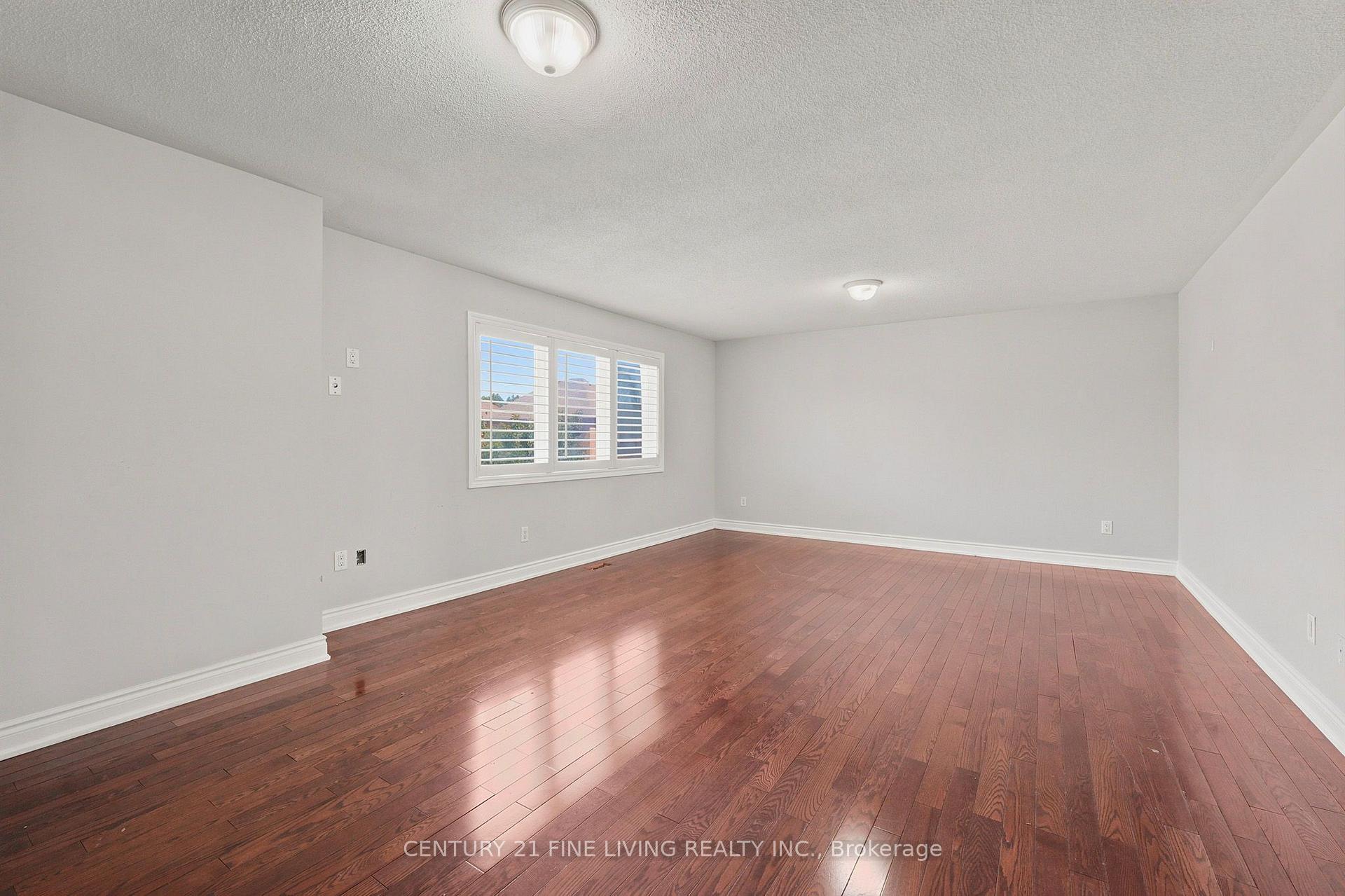 Photo 19 of 38 Eiffel Boulevard, Brampton, Vales of Castlemore — HOMEH