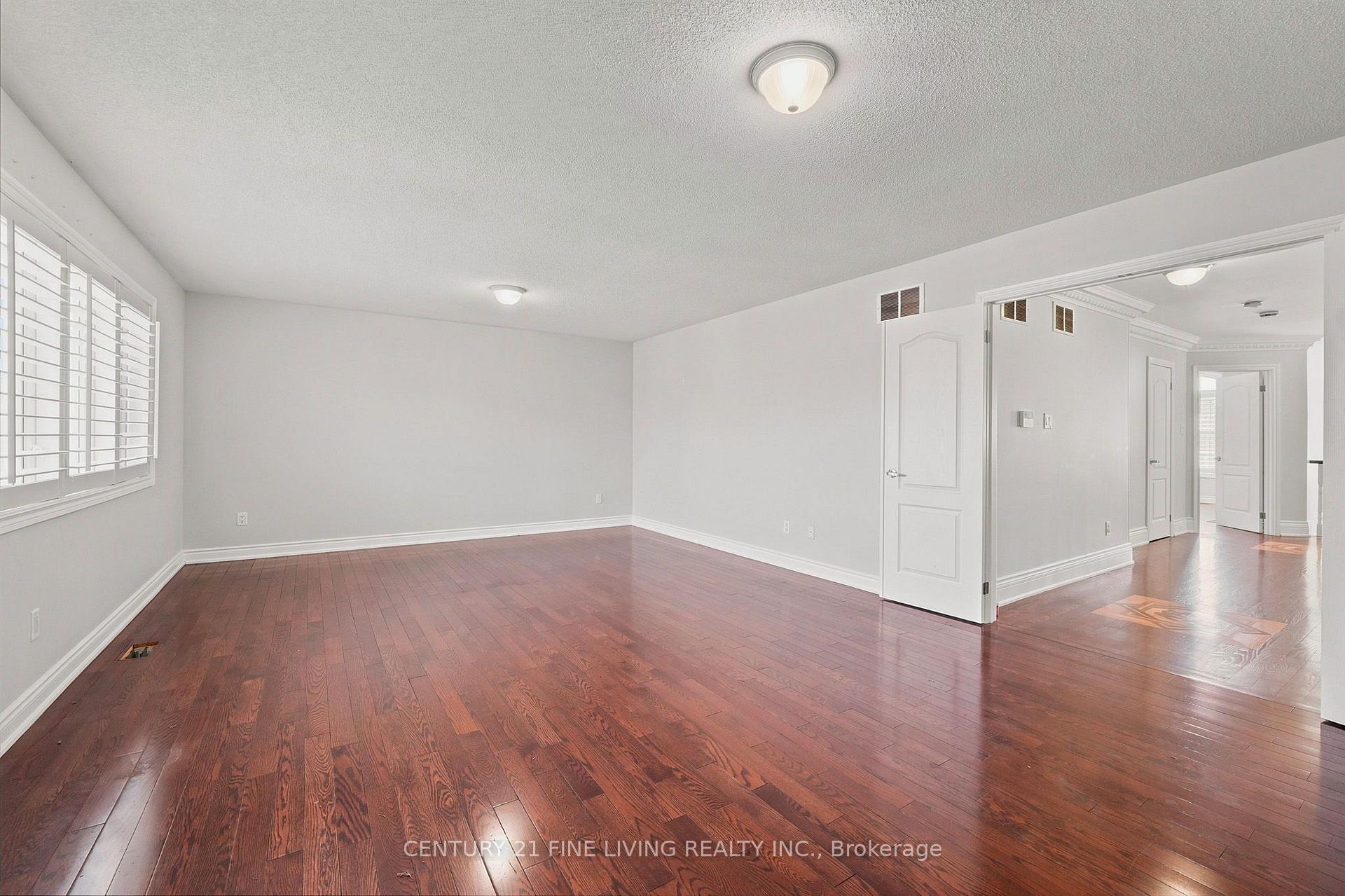 Photo 20 of 38 Eiffel Boulevard, Brampton, Vales of Castlemore — HOMEH