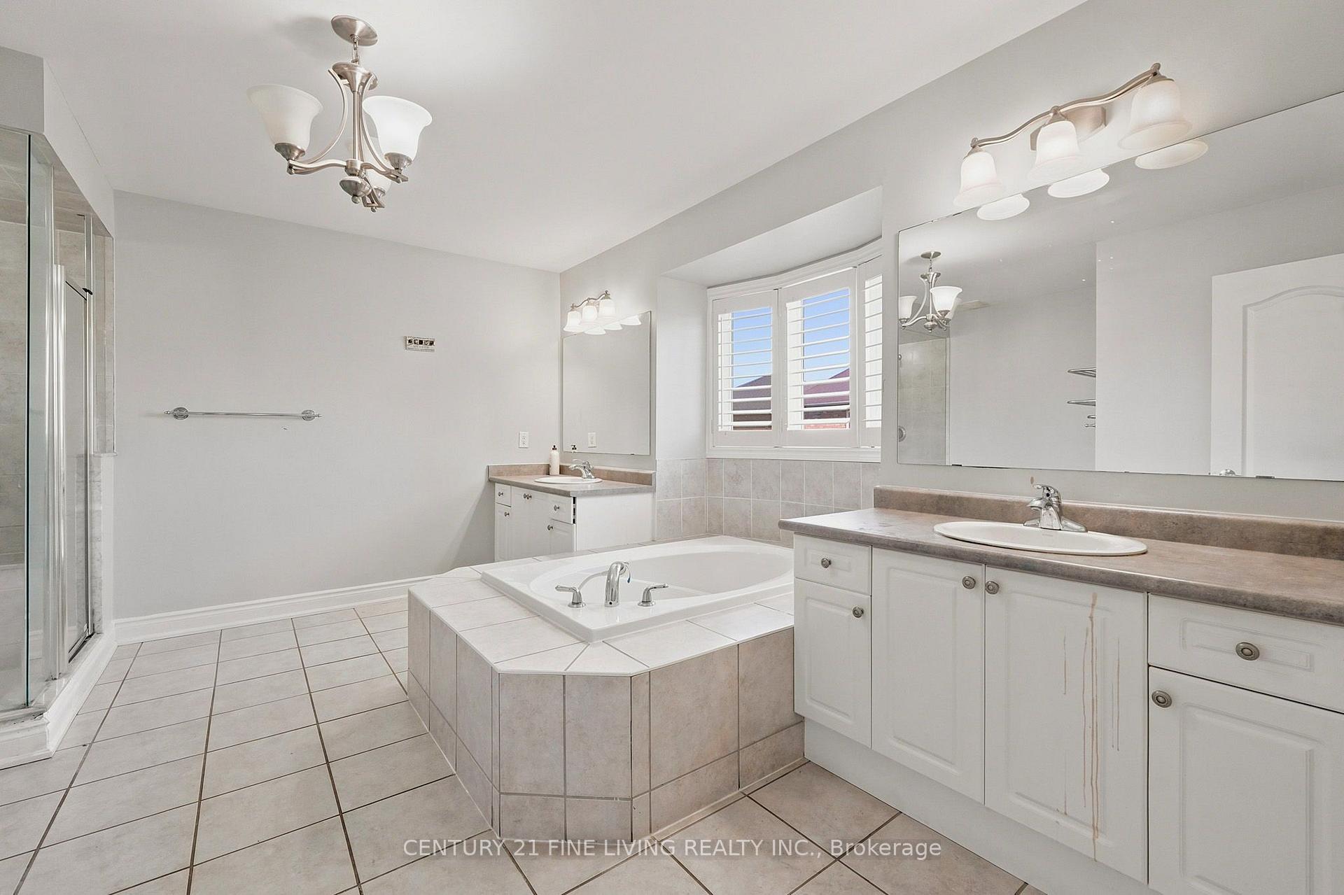 Photo 21 of 38 Eiffel Boulevard, Brampton, Vales of Castlemore — HOMEH