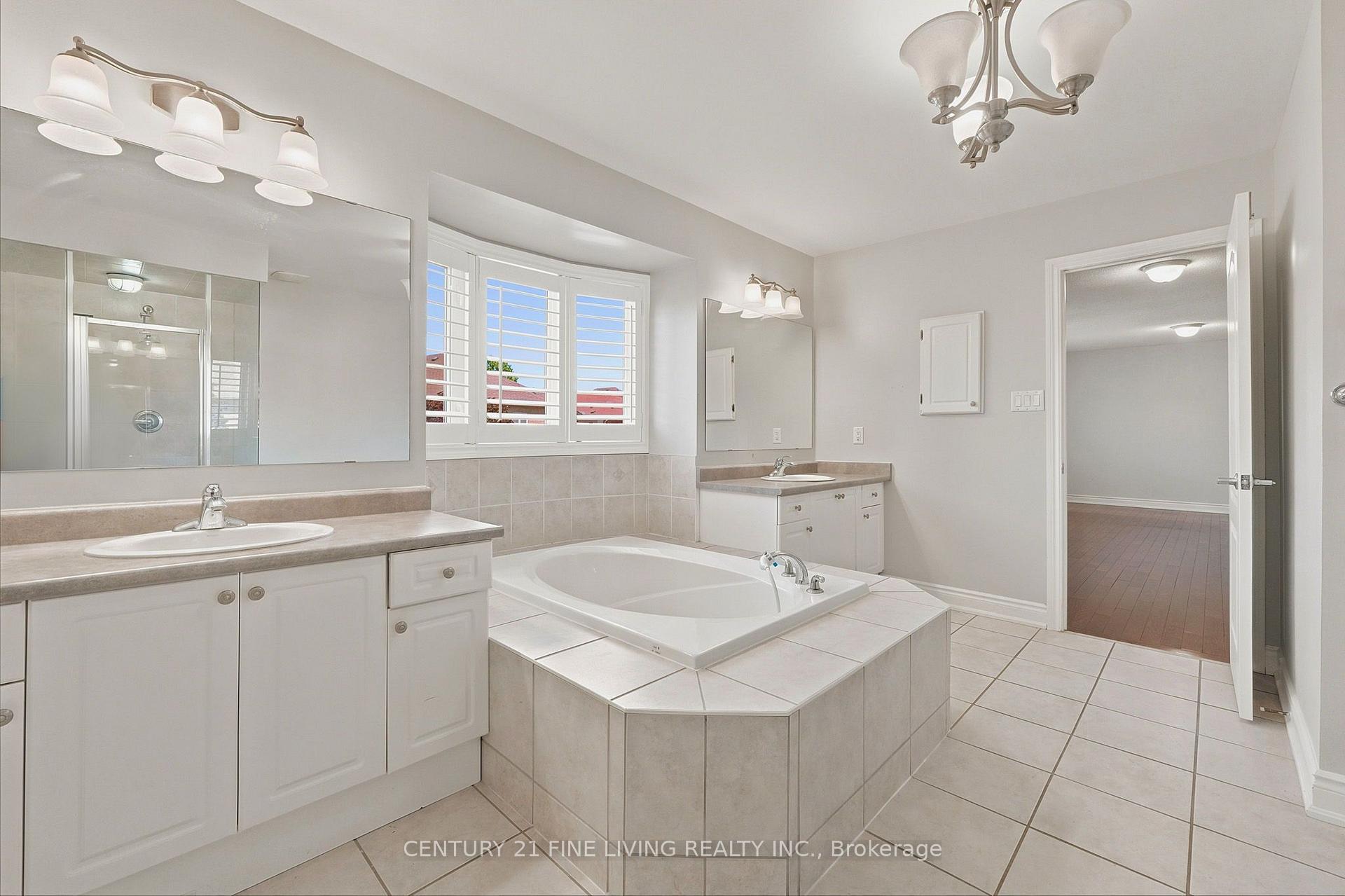 Photo 22 of 38 Eiffel Boulevard, Brampton, Vales of Castlemore — HOMEH