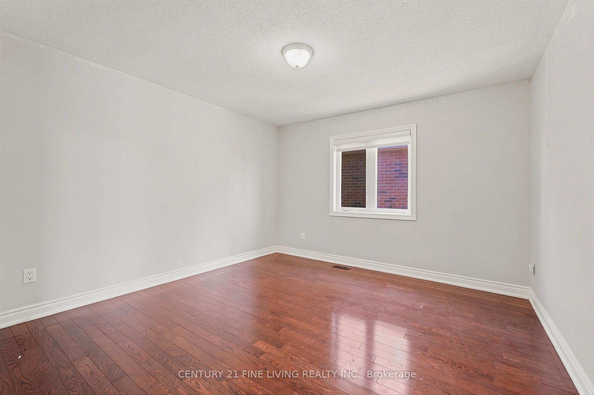Photo 23 of 38 Eiffel Boulevard, Brampton, Vales of Castlemore — HOMEH