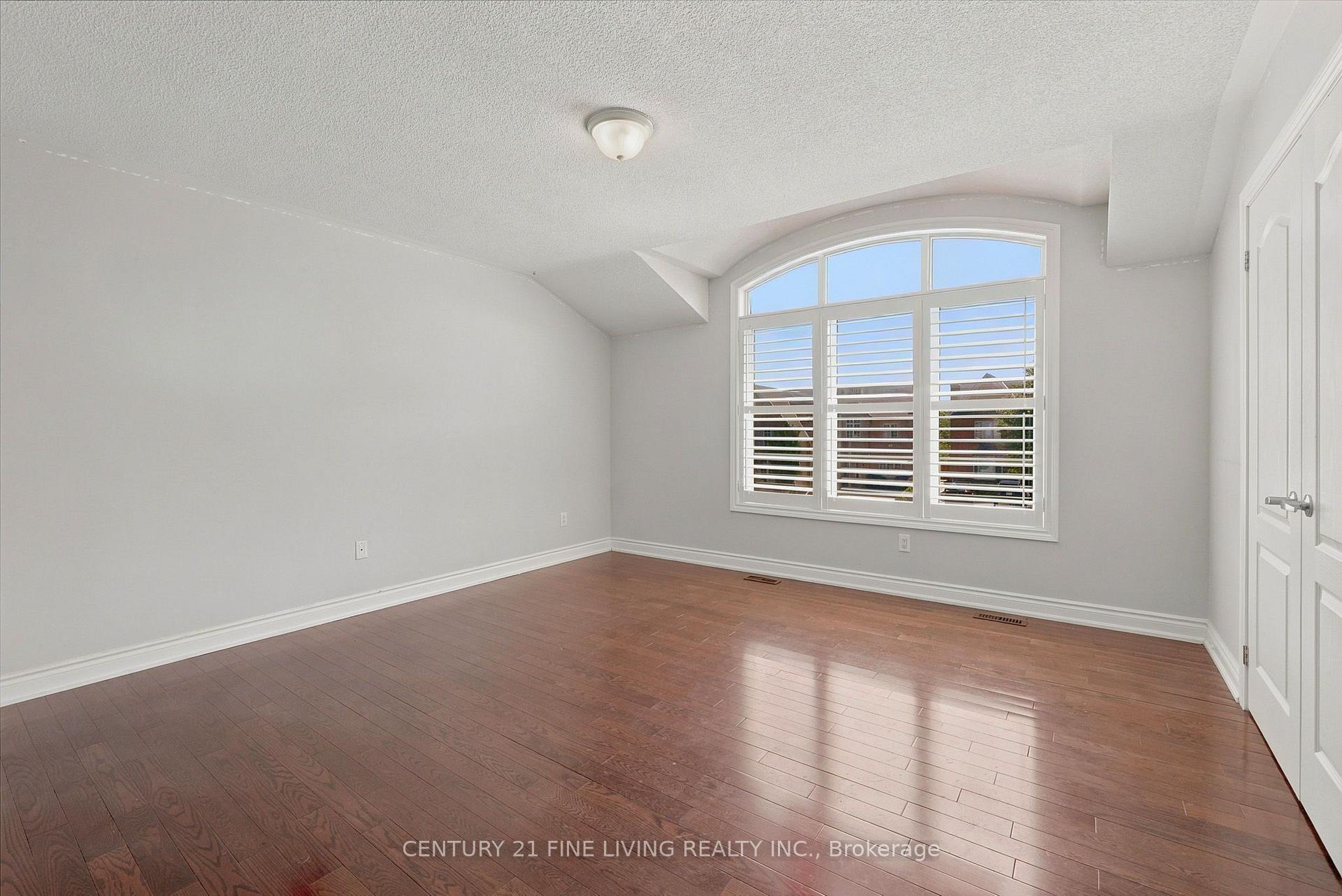 Photo 25 of 38 Eiffel Boulevard, Brampton, Vales of Castlemore — HOMEH