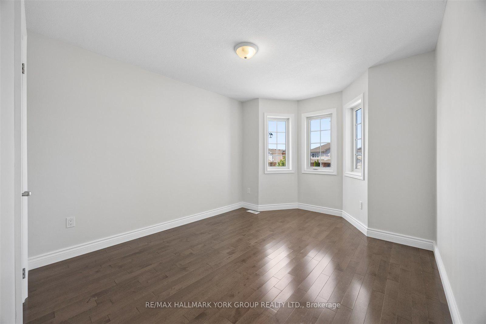 Photo 24 of 132 Banting Crescent, Essa, Angus — HOMEH