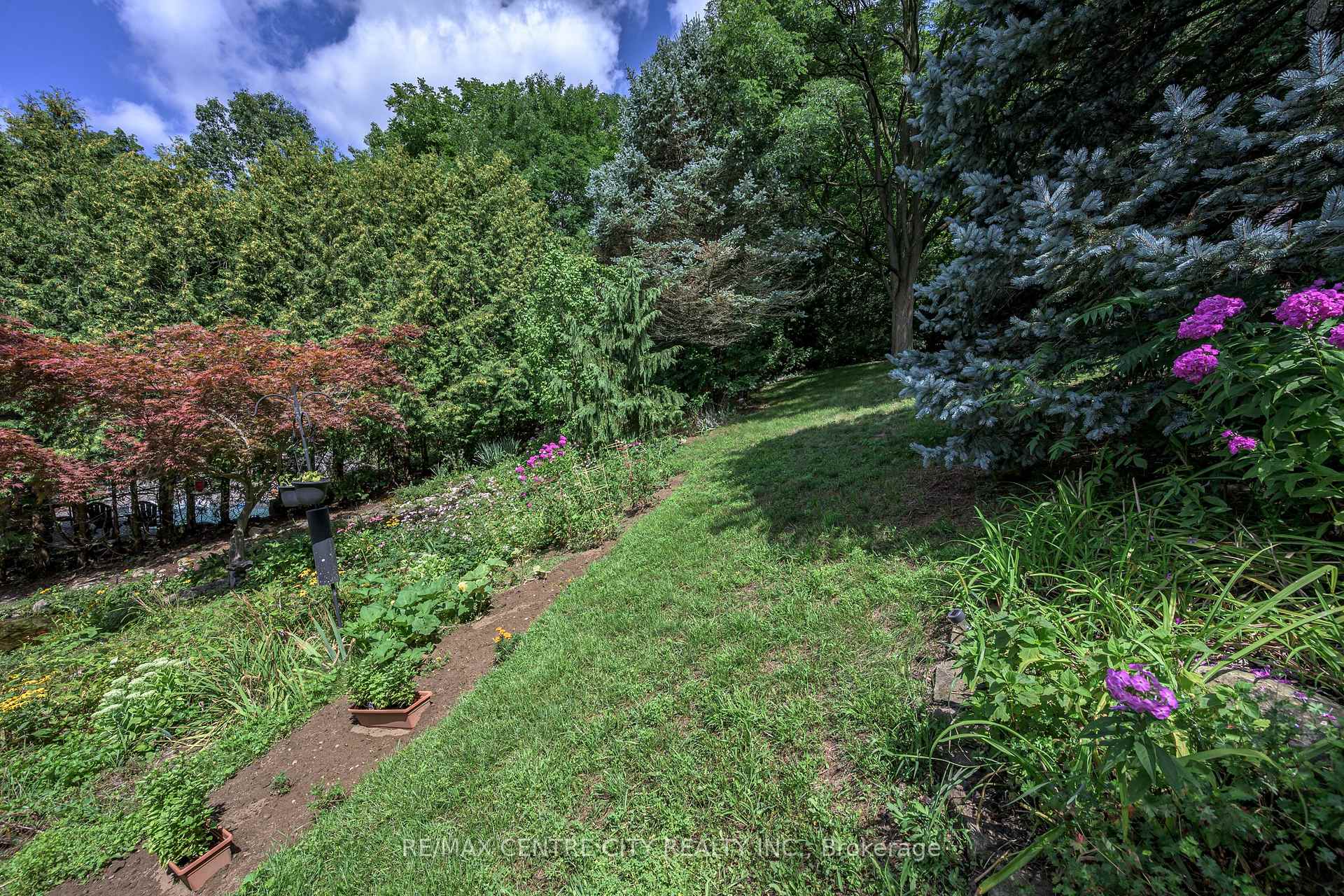 Photo 44 of 176 Optimist Park Drive, London, South K — HOMEH