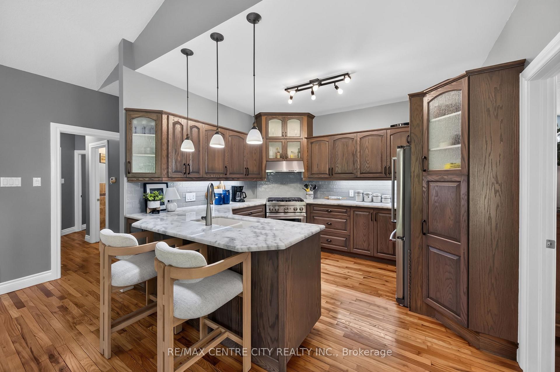 Photo 17 of 176 Optimist Park Drive, London, South K — HOMEH