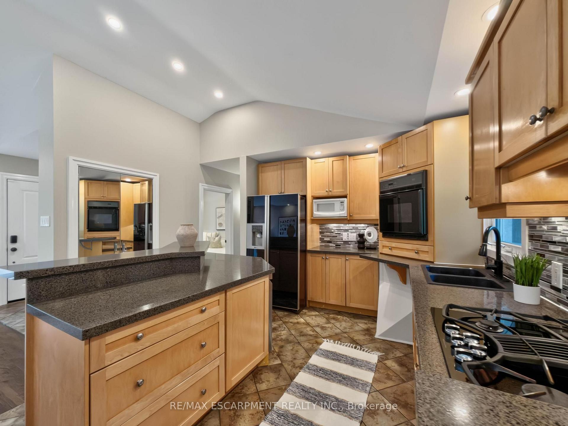 Photo 24 of 1239 Baldwin Drive, Oakville, Morrison — HOMEH