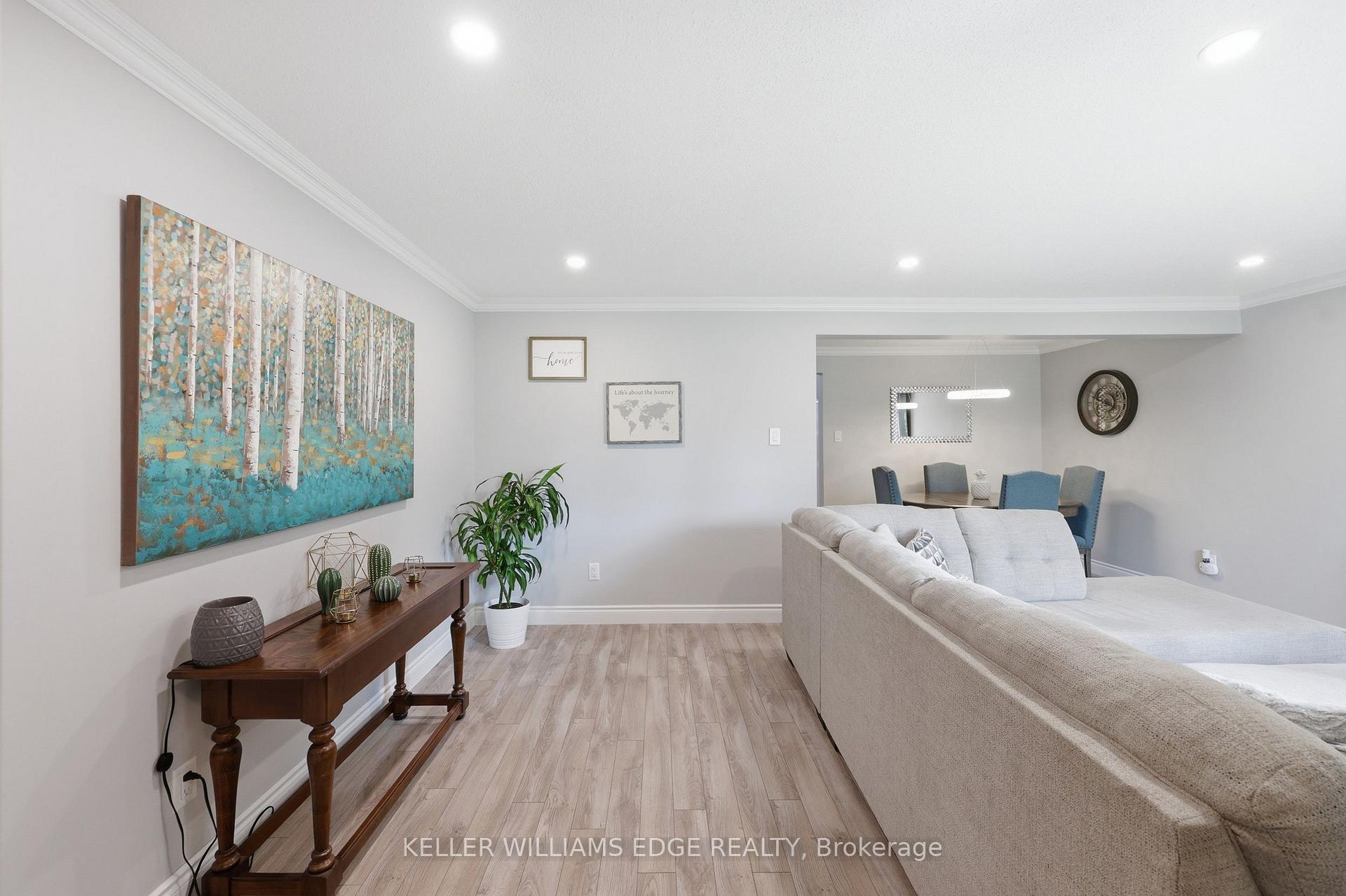 Photo 4 of 25 Flint Drive, Kitchener, Alpine — HOMEH