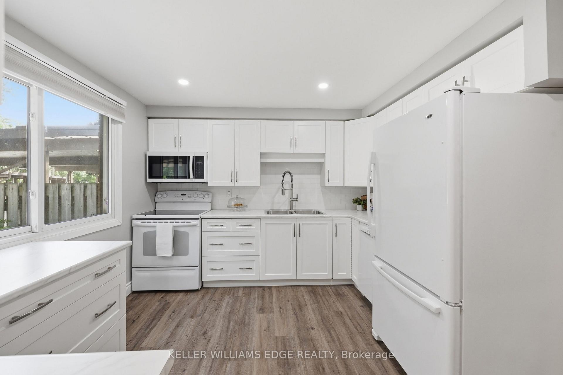 Photo 11 of 25 Flint Drive, Kitchener, Alpine — HOMEH