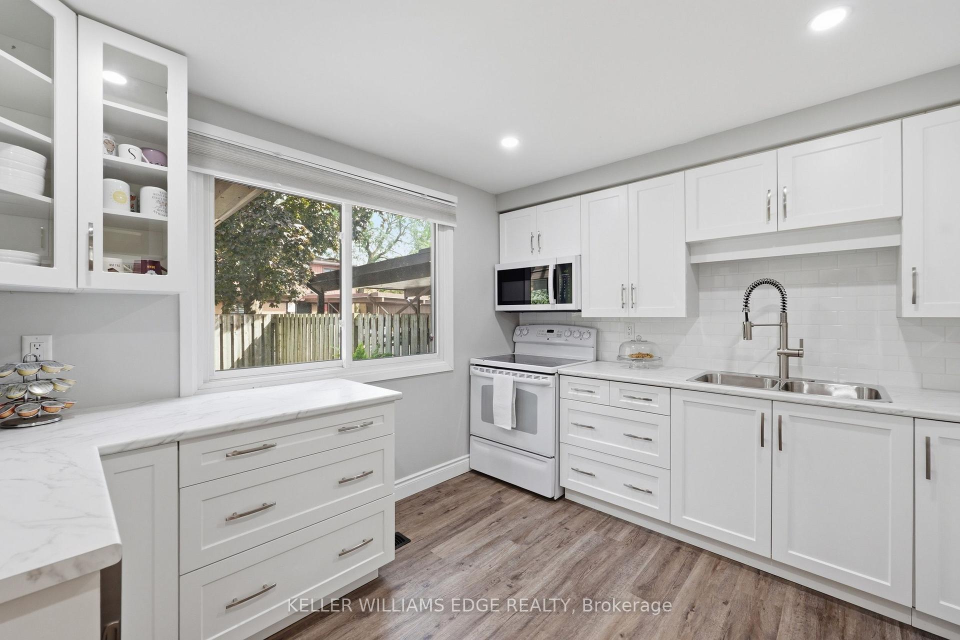 Photo 12 of 25 Flint Drive, Kitchener, Alpine — HOMEH