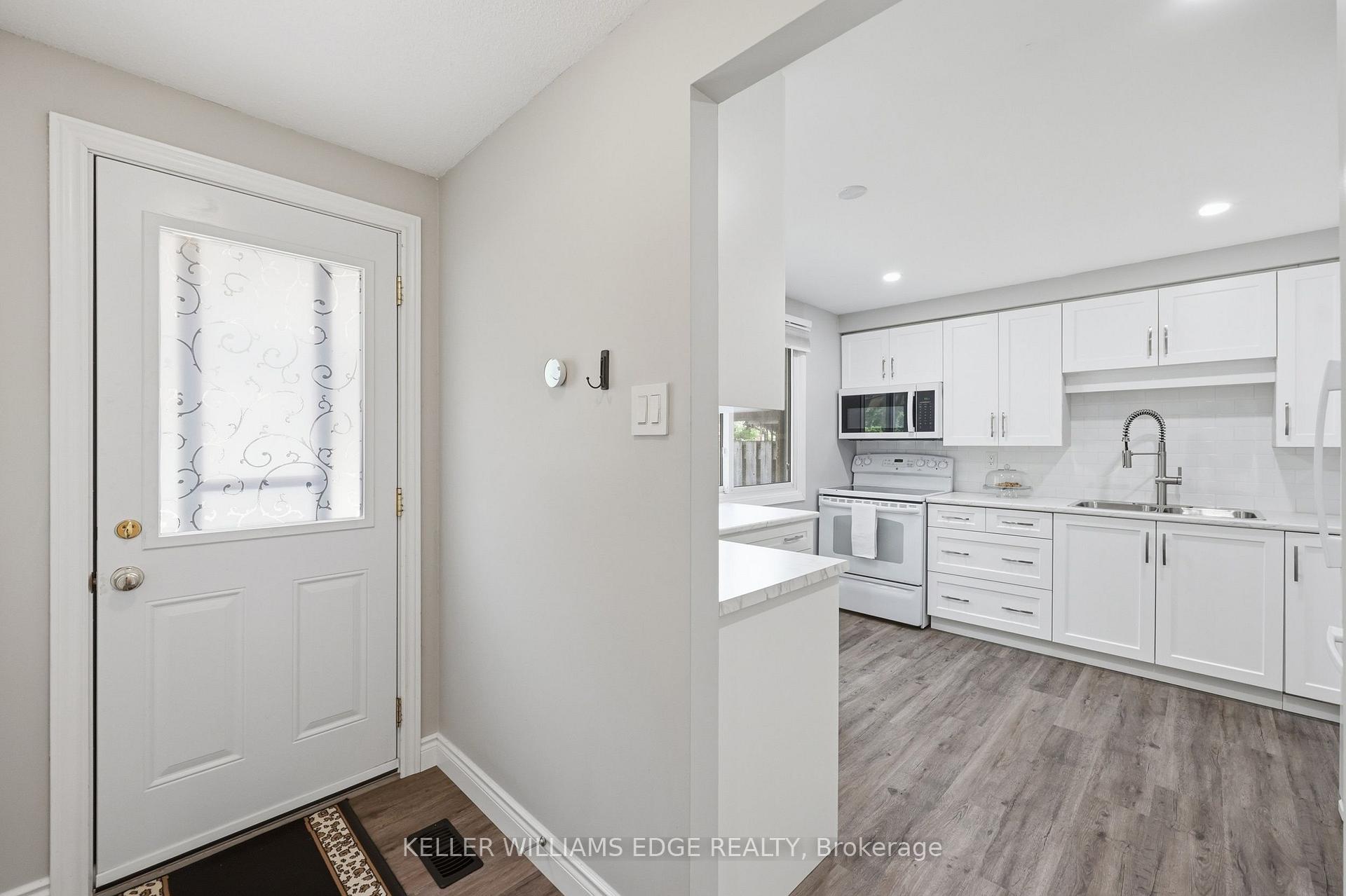 Photo 15 of 25 Flint Drive, Kitchener, Alpine — HOMEH