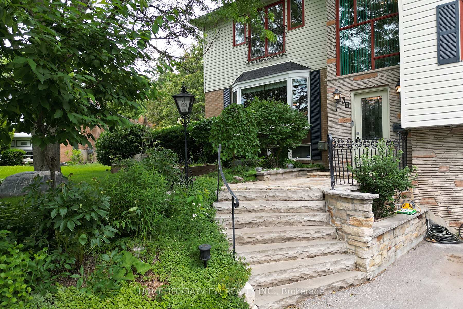 Photo 3 of 38 Christman Court, Markham, Markham Village — HOMEH
