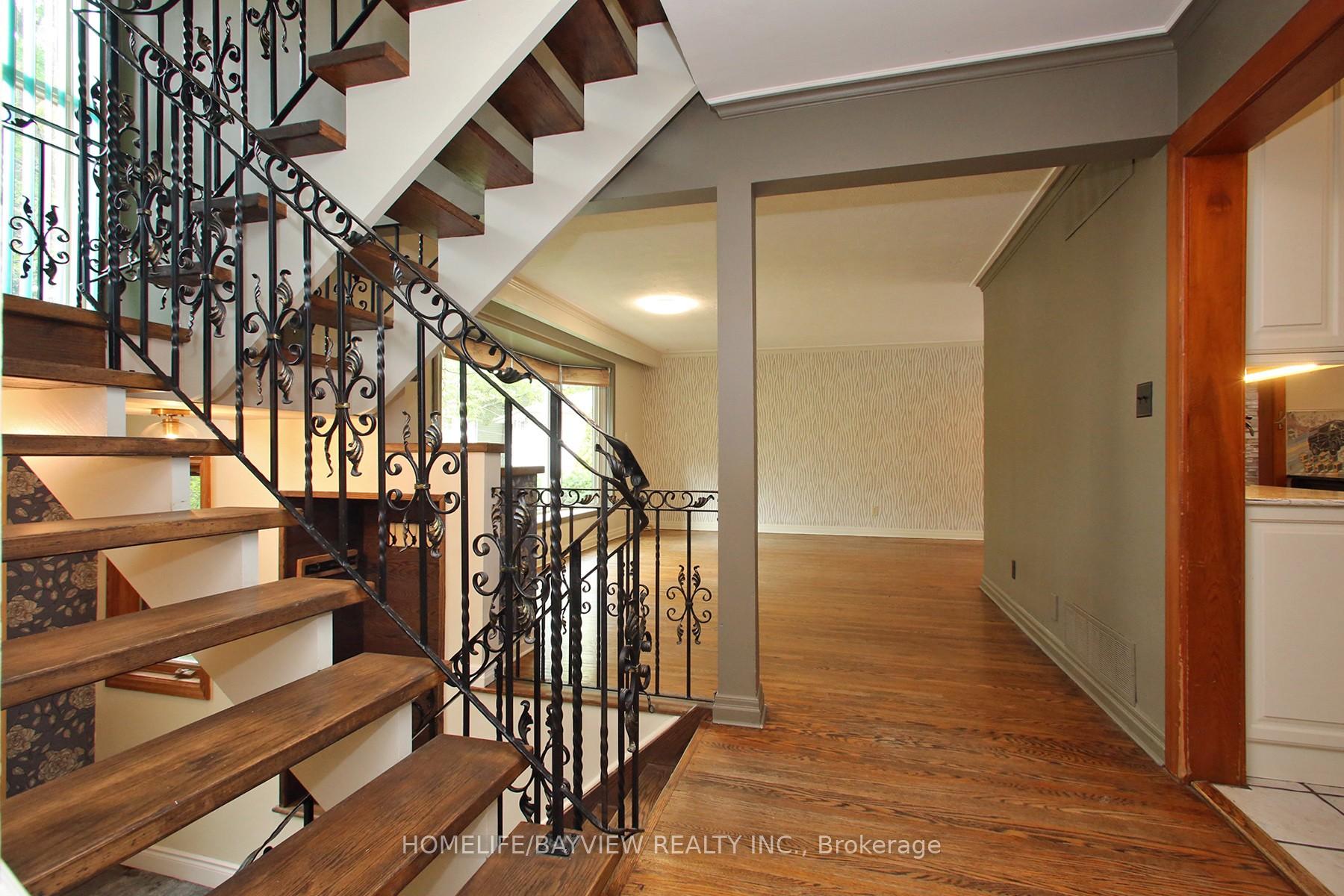 Photo 4 of 38 Christman Court, Markham, Markham Village — HOMEH