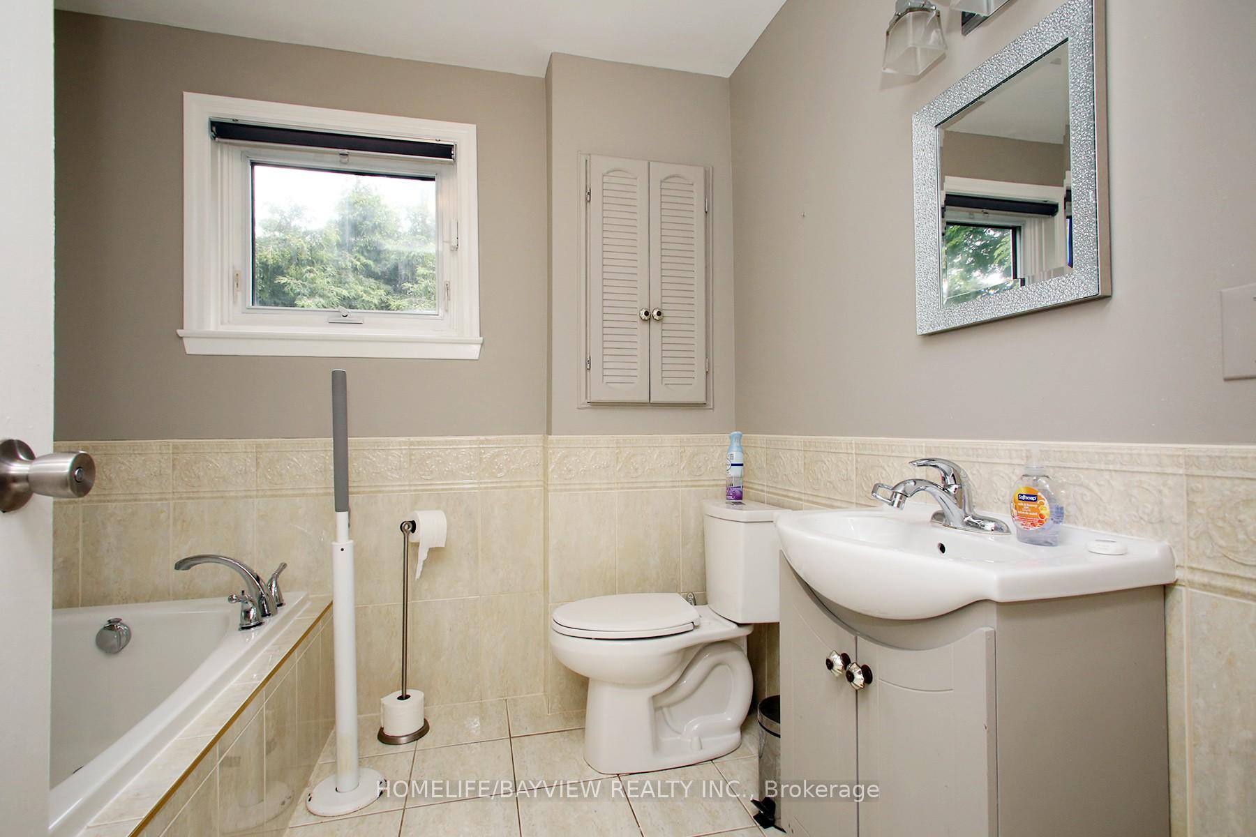 Photo 19 of 38 Christman Court, Markham, Markham Village — HOMEH