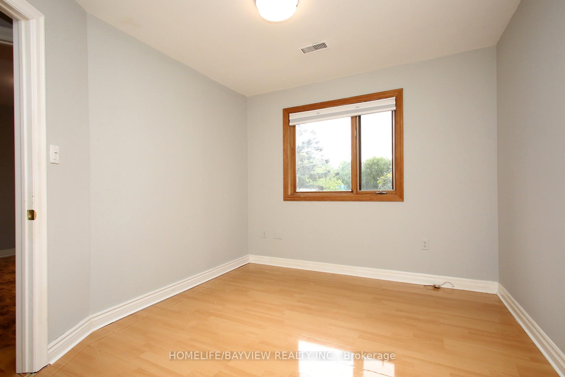 Photo 23 of 38 Christman Court, Markham, Markham Village — HOMEH