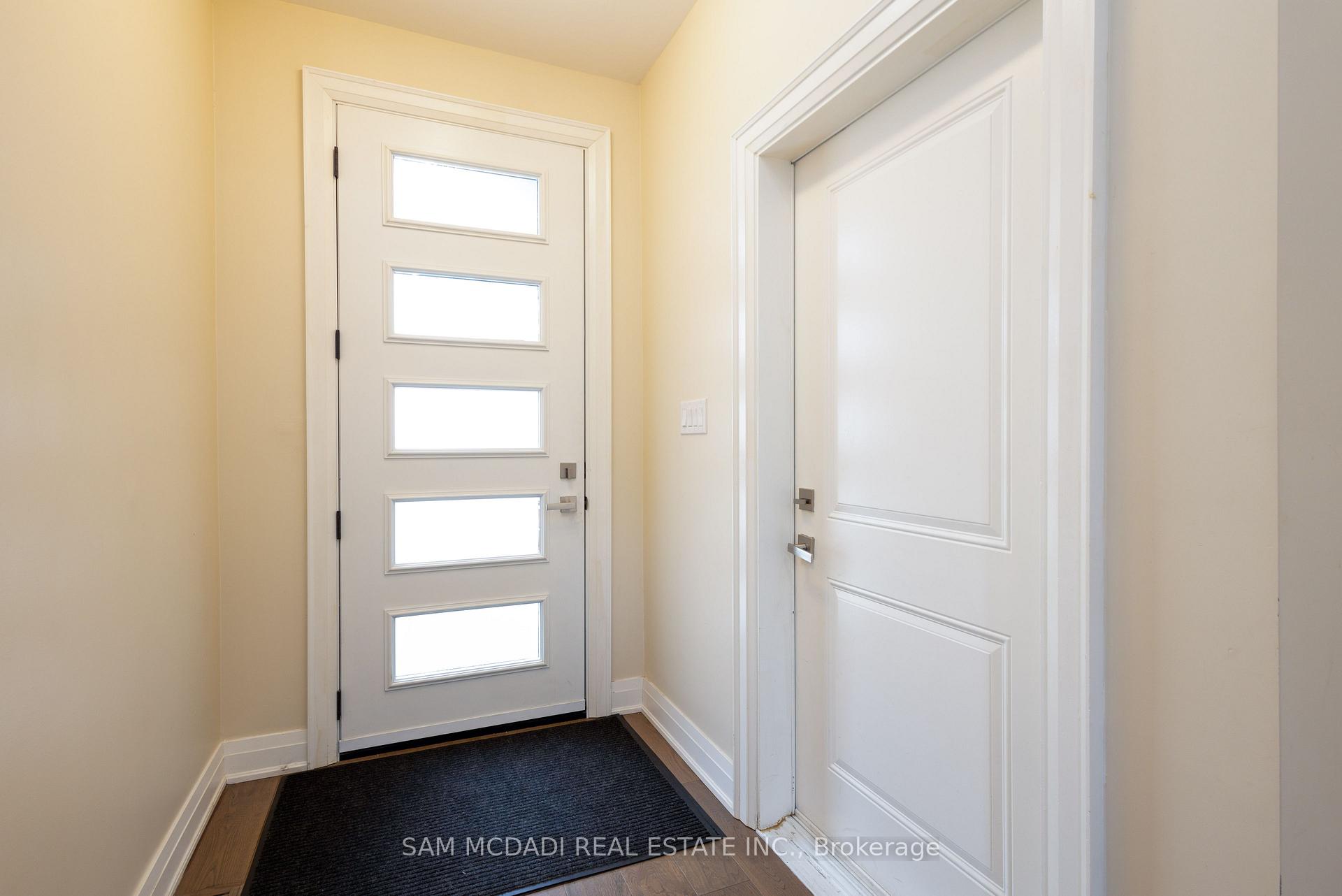 Photo 3 of 35A Broadview Avenue, Mississauga, Port Credit — HOMEH