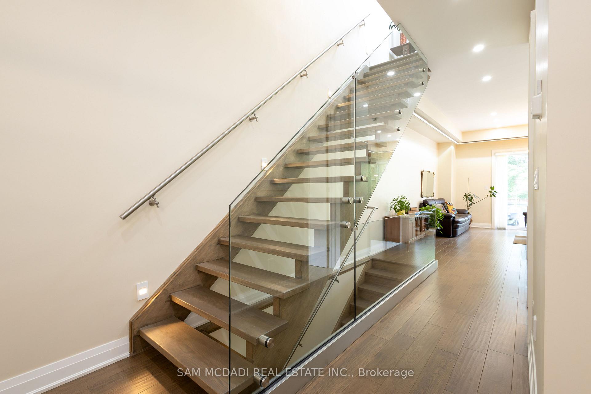 Photo 6 of 35A Broadview Avenue, Mississauga, Port Credit — HOMEH