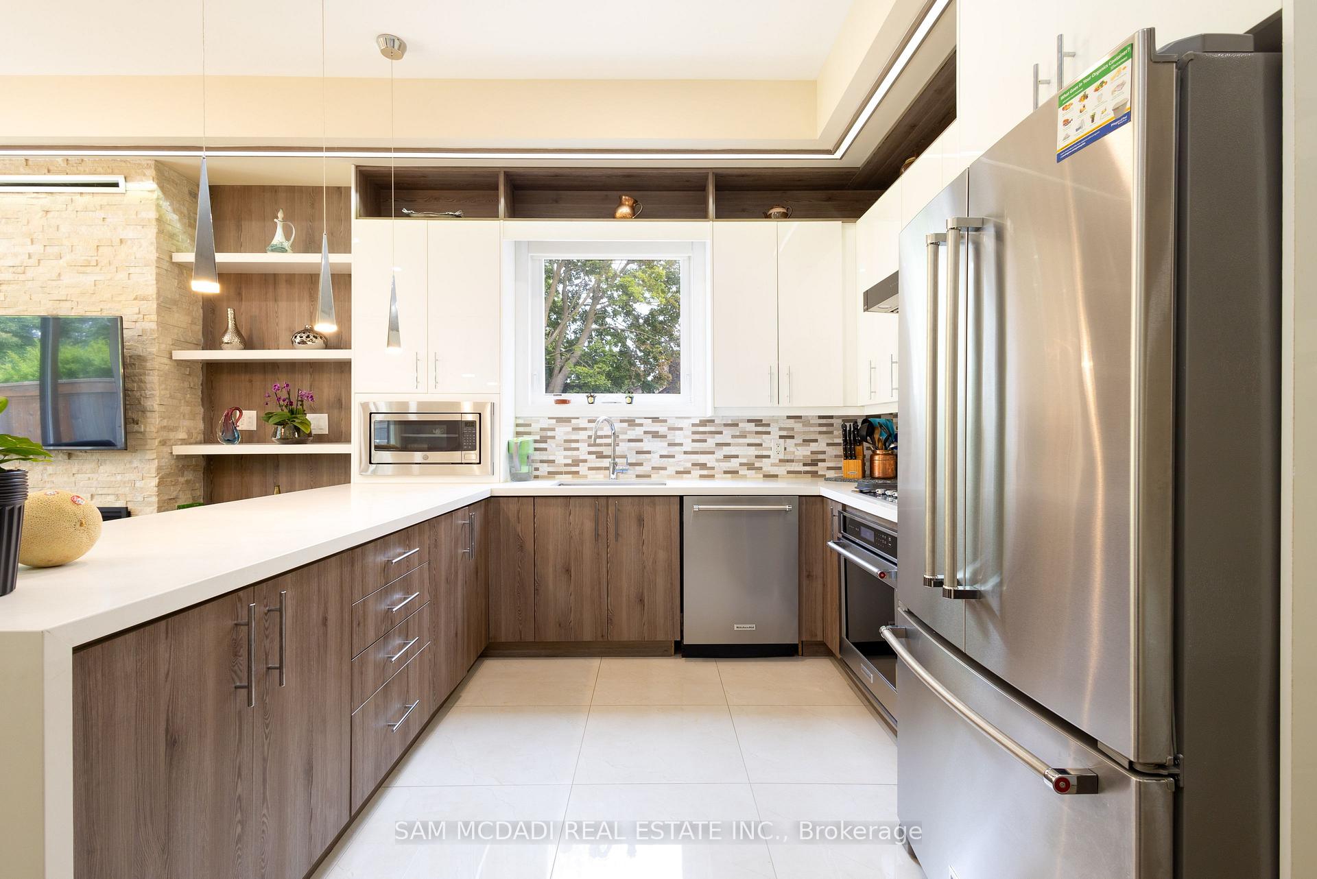 Photo 8 of 35A Broadview Avenue, Mississauga, Port Credit — HOMEH