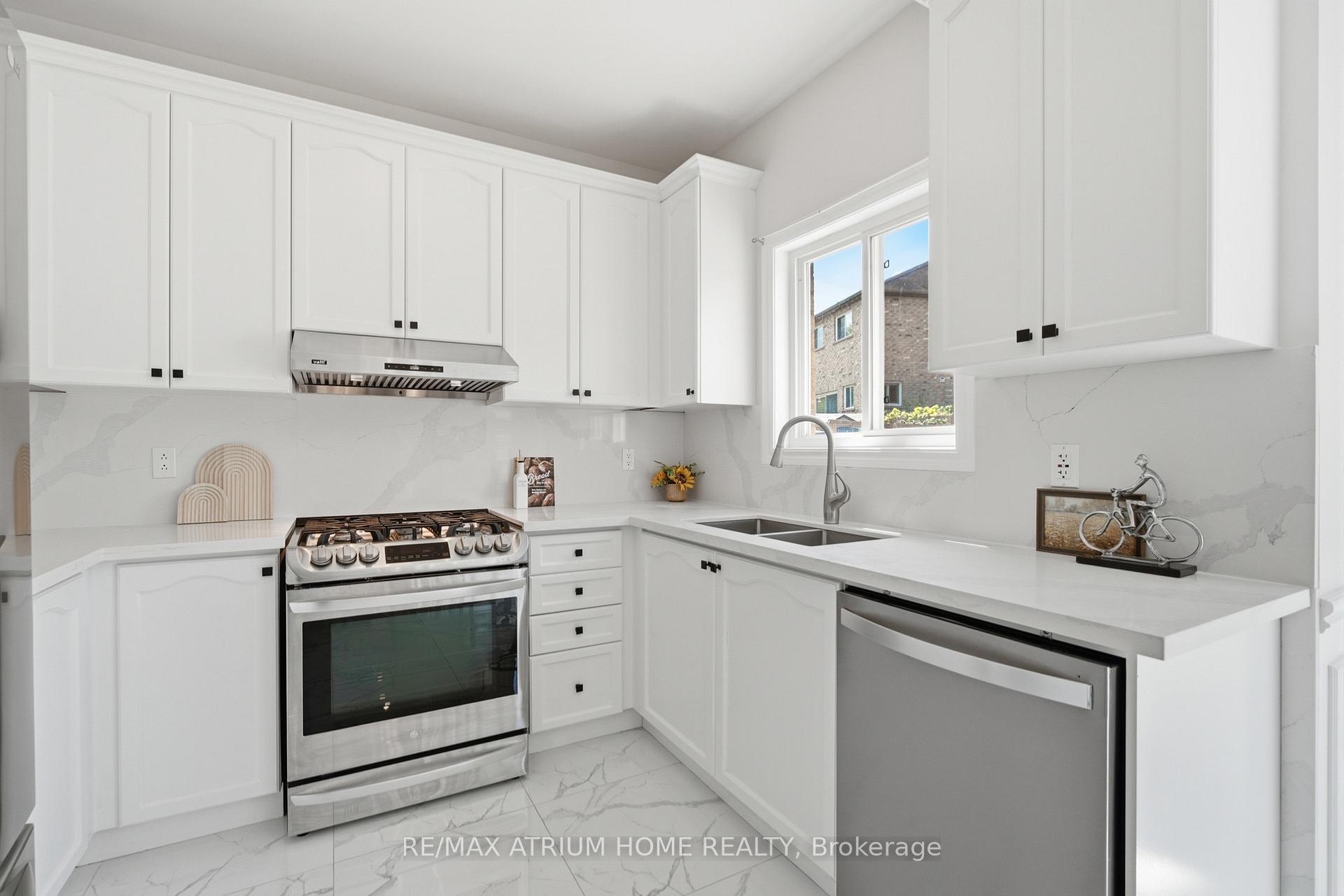Photo 16 of 526 Mavrinac Boulevard, Aurora, Bayview Northeast — HOMEH