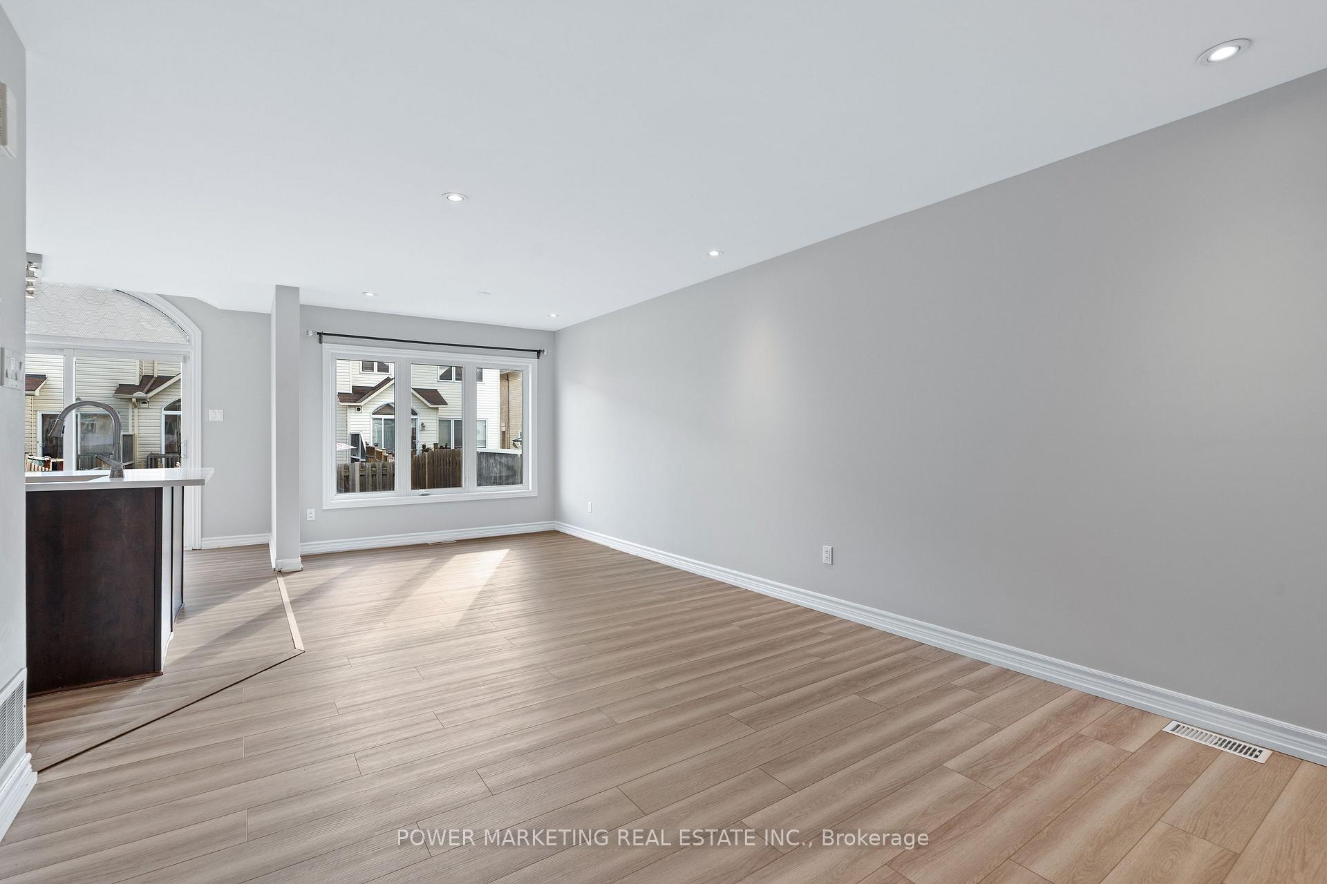 Photo 3 of 245 Silvermoon Crescent, Ottawa, Avalon East — HOMEH