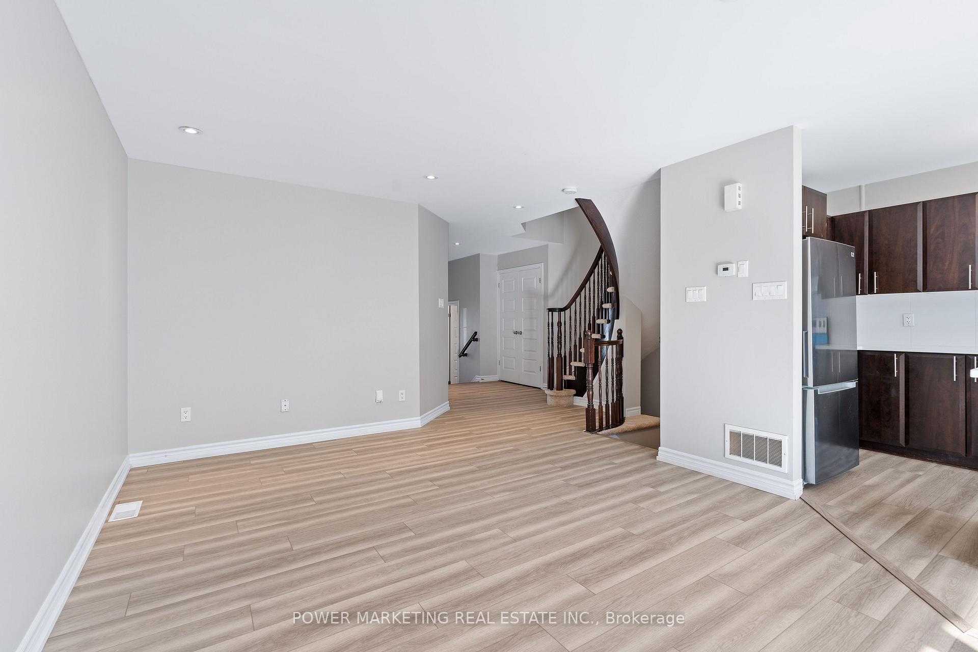 Photo 4 of 245 Silvermoon Crescent, Ottawa, Avalon East — HOMEH