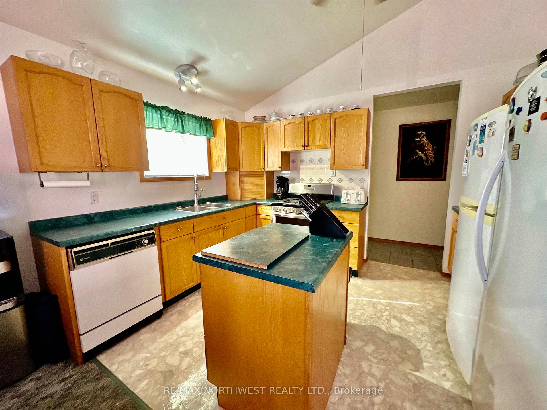 Photo 5 of 1308 Eighth Street North, Kenora, Evergreen — HOMEH