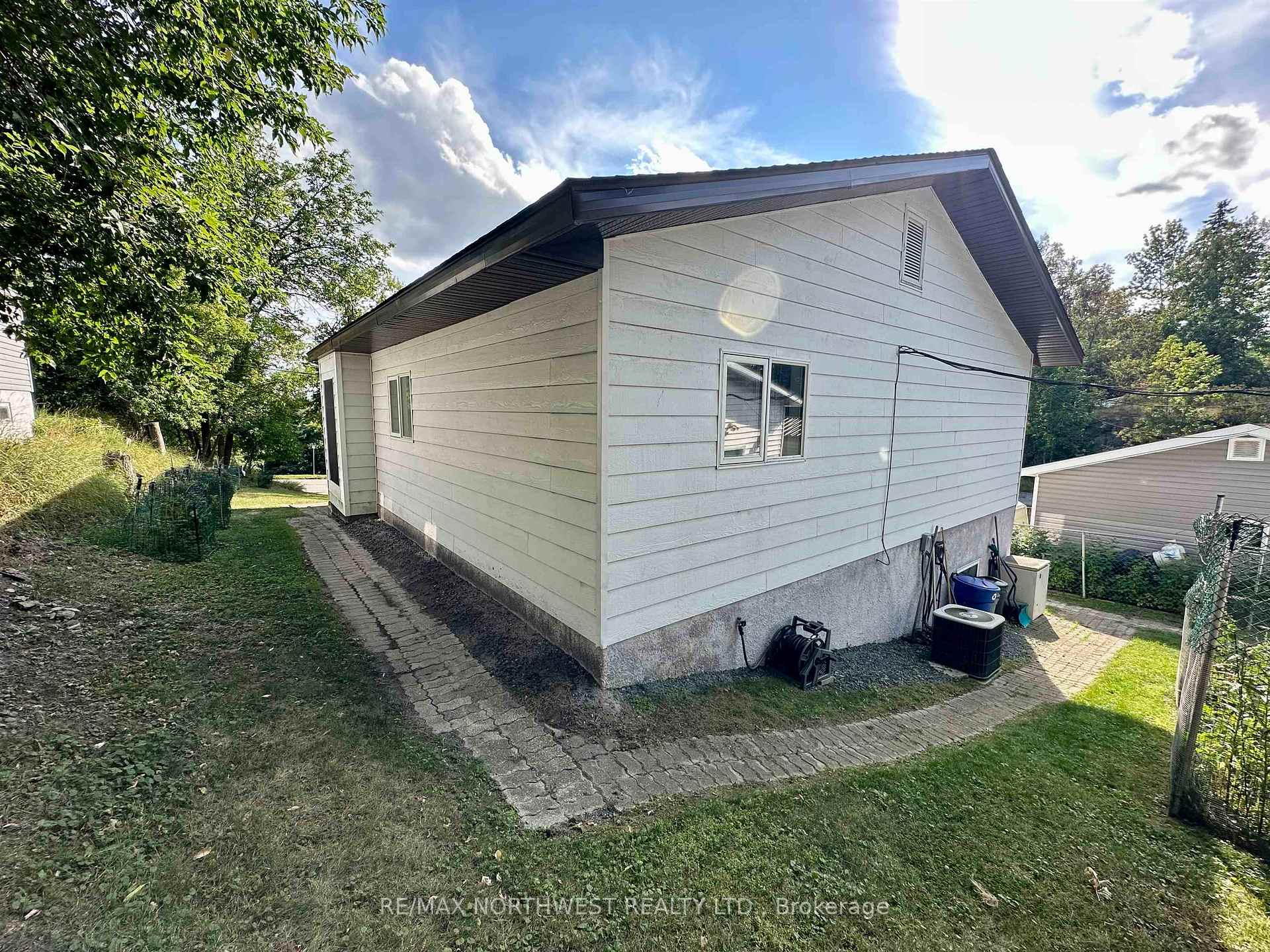Photo 32 of 1308 Eighth Street North, Kenora, Evergreen — HOMEH