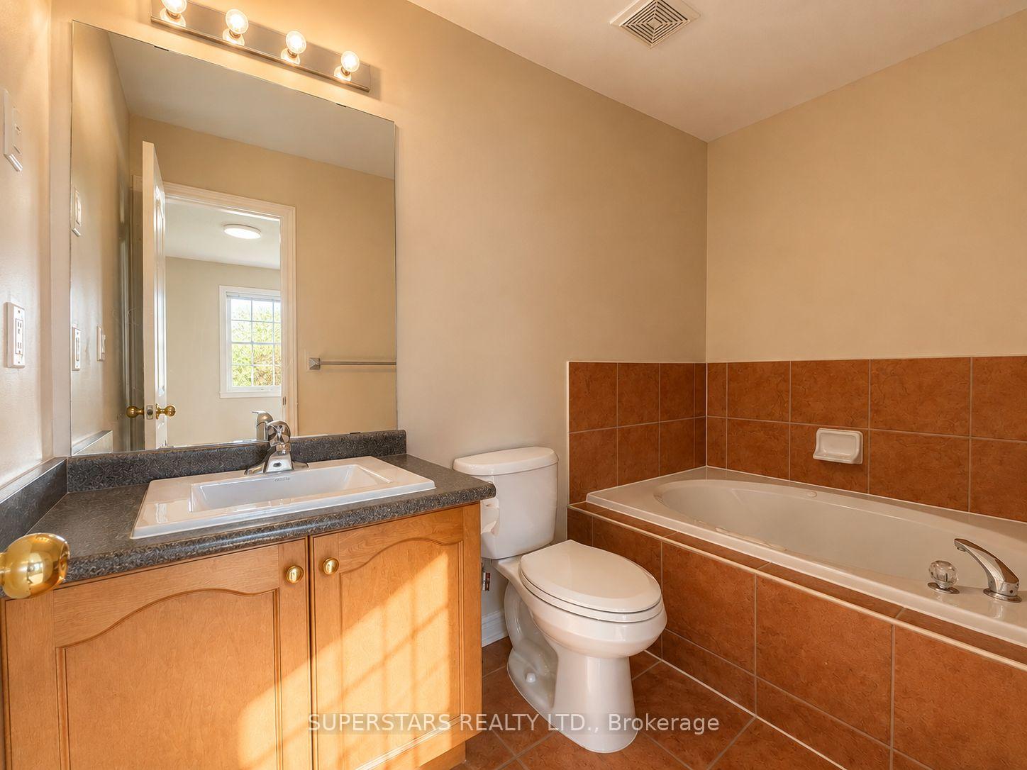 Photo 11 of Unit 18, 10 Post Oak Drive, Richmond Hill, Jefferson — HOMEH