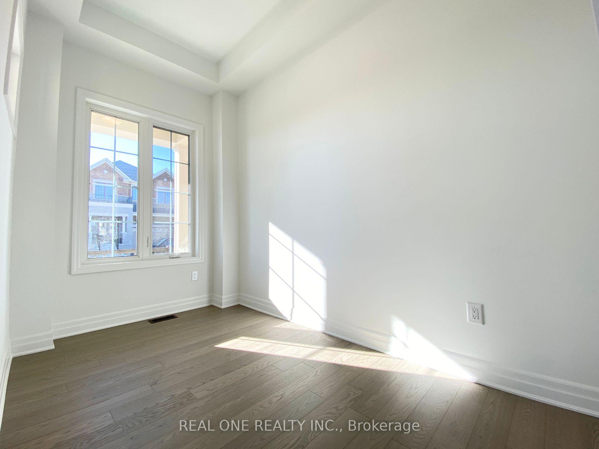 Photo 3 of 42 misthollow Crescent, Markham, Rural Markham — HOMEH