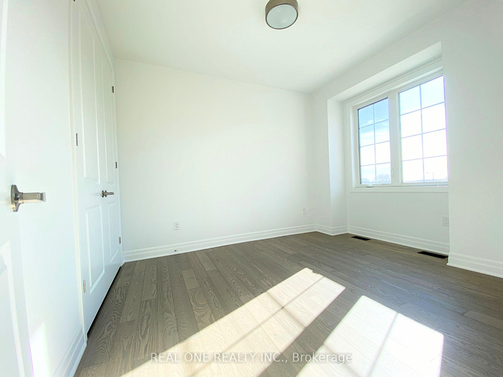 Photo 17 of 42 misthollow Crescent, Markham, Rural Markham — HOMEH