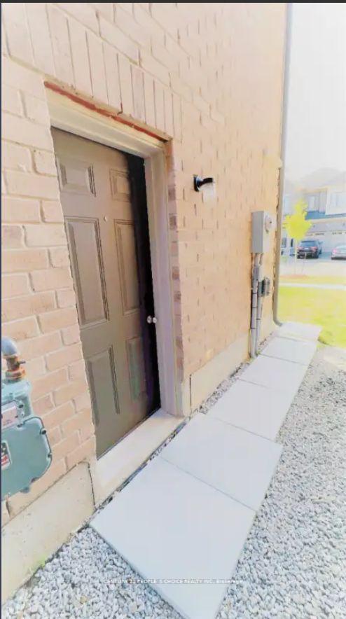 Photo 14 of Unit 2, 3 Aldenham Street, Brampton, Credit Valley — HOMEH