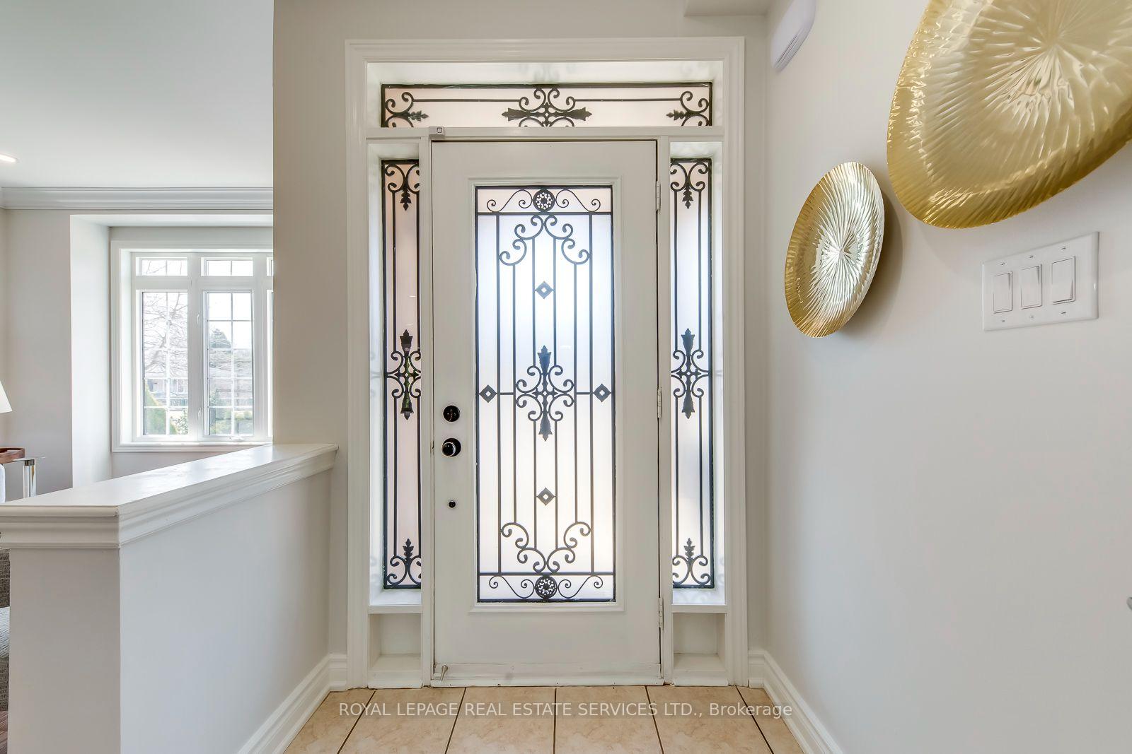 Photo 4 of 303 Burloak Drive, Oakville, Bronte — HOMEH