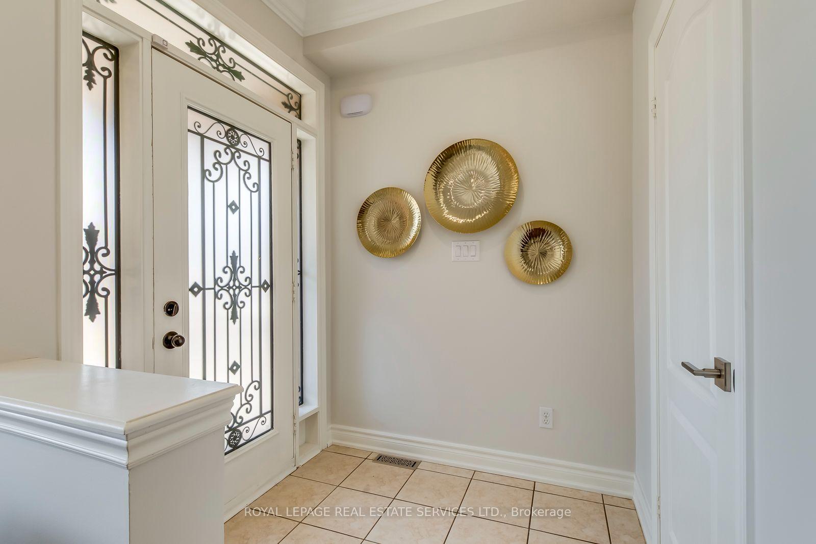 Photo 5 of 303 Burloak Drive, Oakville, Bronte — HOMEH