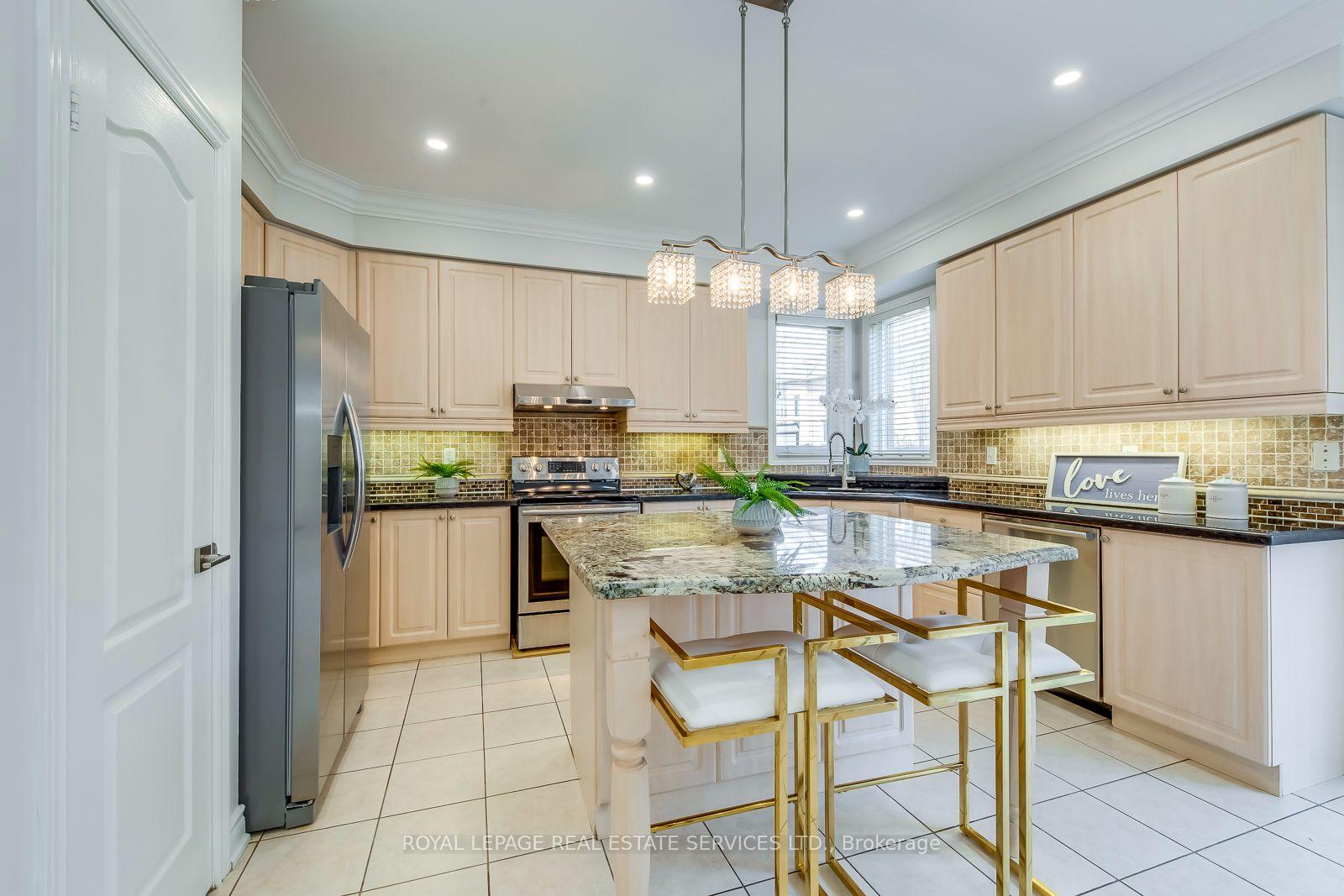 Photo 19 of 303 Burloak Drive, Oakville, Bronte — HOMEH