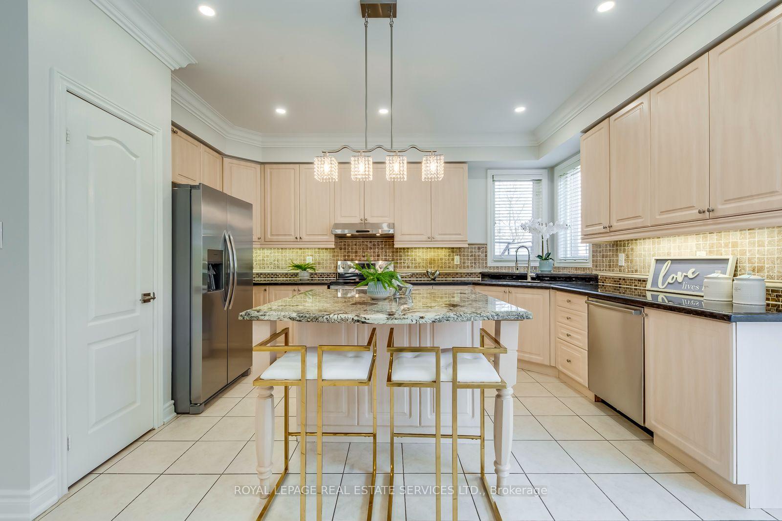 Photo 20 of 303 Burloak Drive, Oakville, Bronte — HOMEH